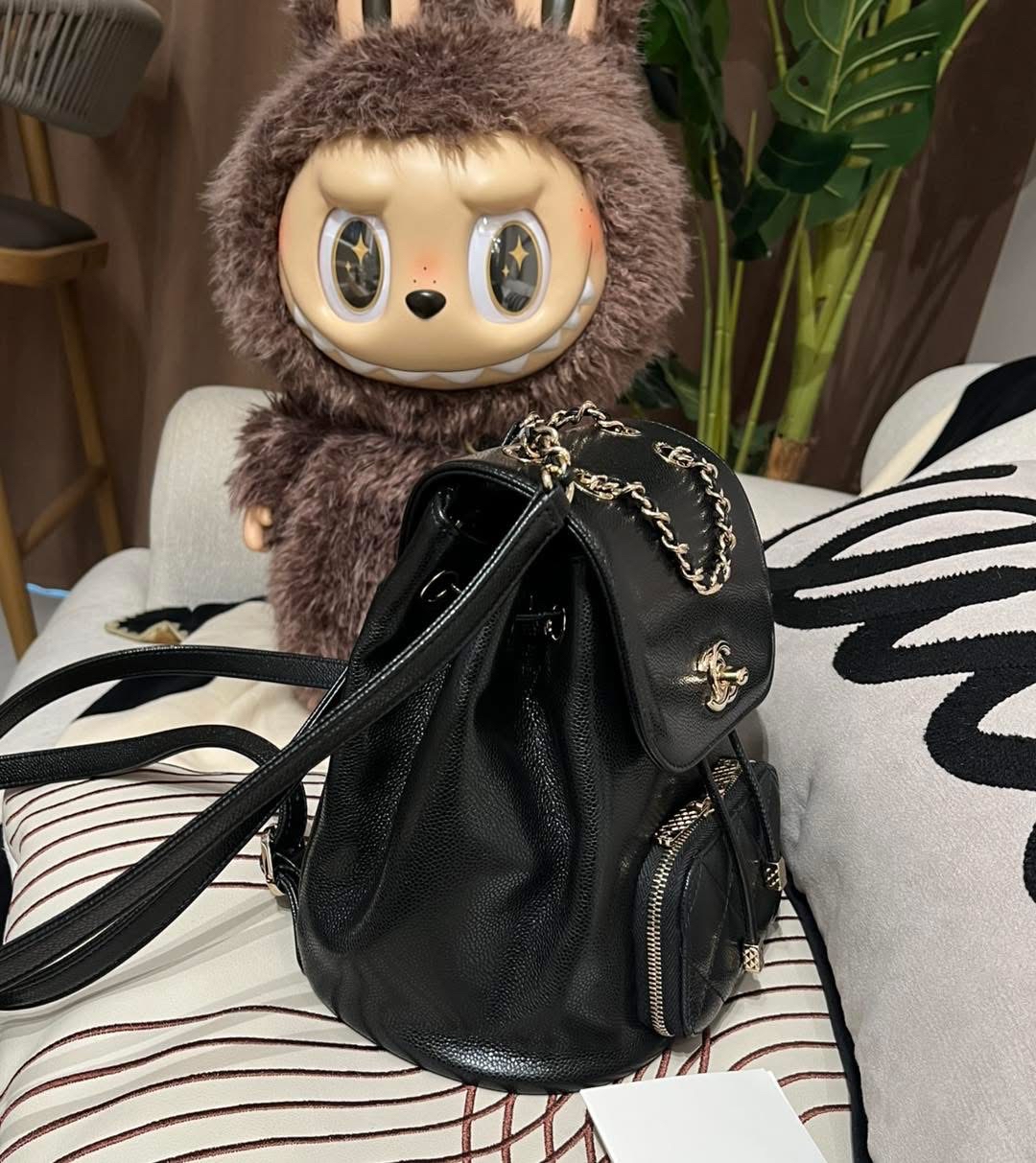 Chanel backpack AS3530, 亮面粒紋牛皮淡金扣 100%Authentic, 98%new ✅專門店收據✅晶片✅塵袋✅Box