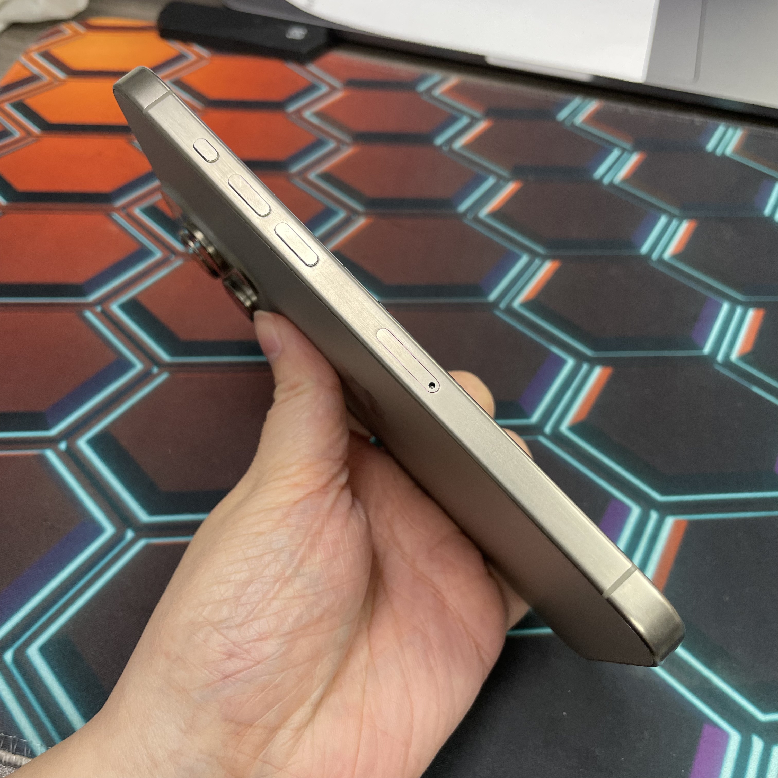 *8408 15 Pro max 完美機 1TB 電85 原色 gray