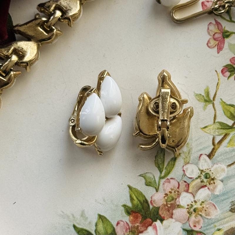 RARE! C.a. 1960s Crown Trifari Molded Milk Glass Three-Piece Jewelry Set - Necklace, Clip Earrings and Floral Brooch (MT1851)