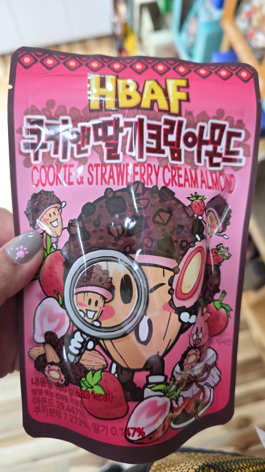 hbaf cookies & strawberry cream almond 120 g