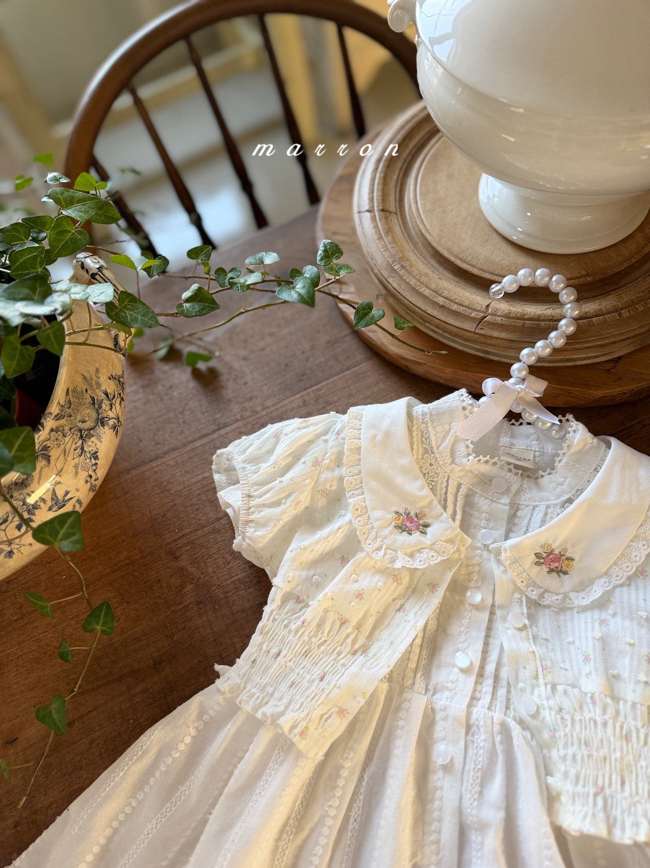 ☀️預訂 韓國直送☀️🇰🇷Marron蕾絲提花泡泡袖包屁衣