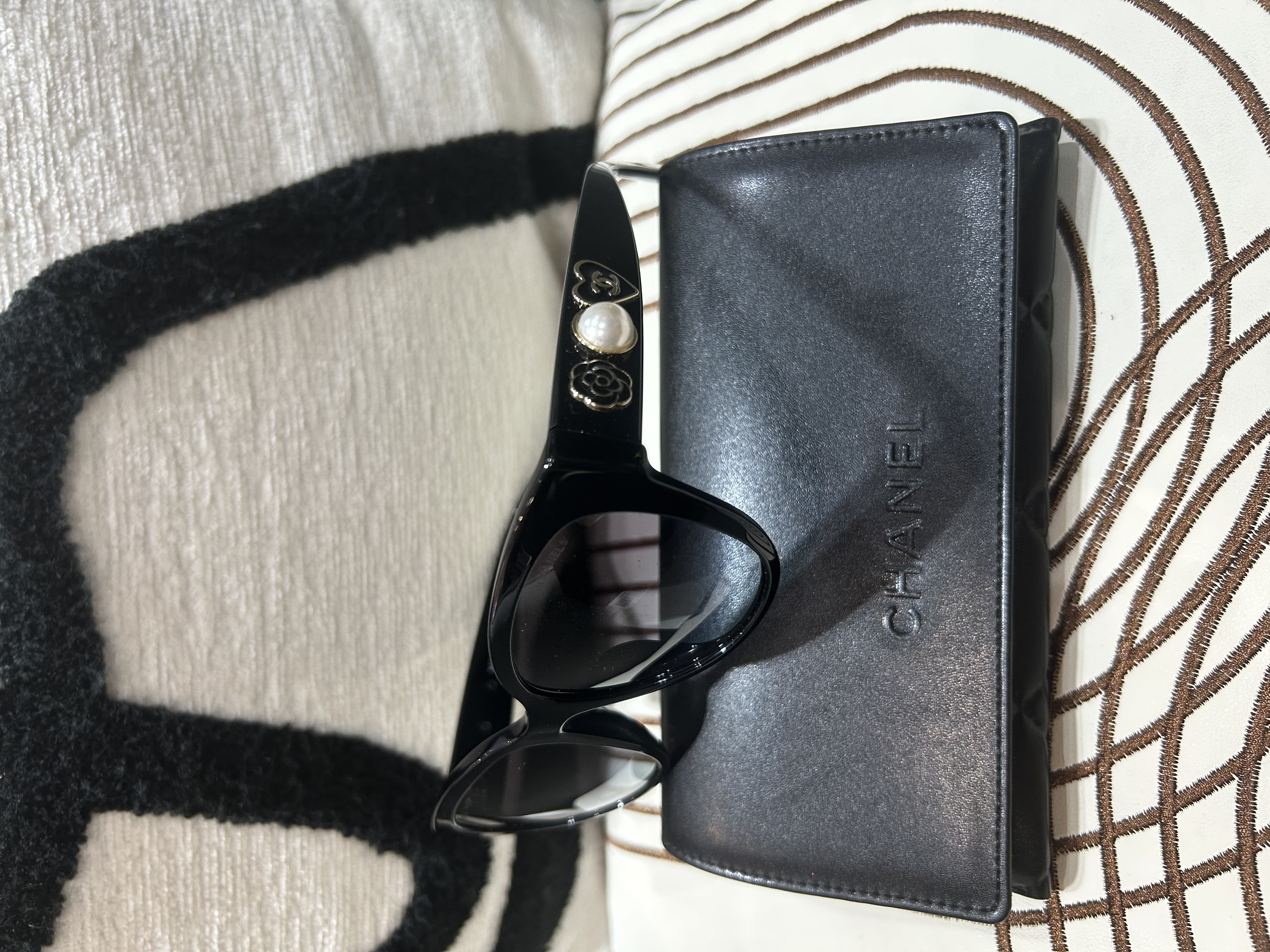 未使用品 Chanel Sunglasses 5477 Heart & 珍珠 & 山茶花 100%%Authentic, Unused未使用品 ✅box