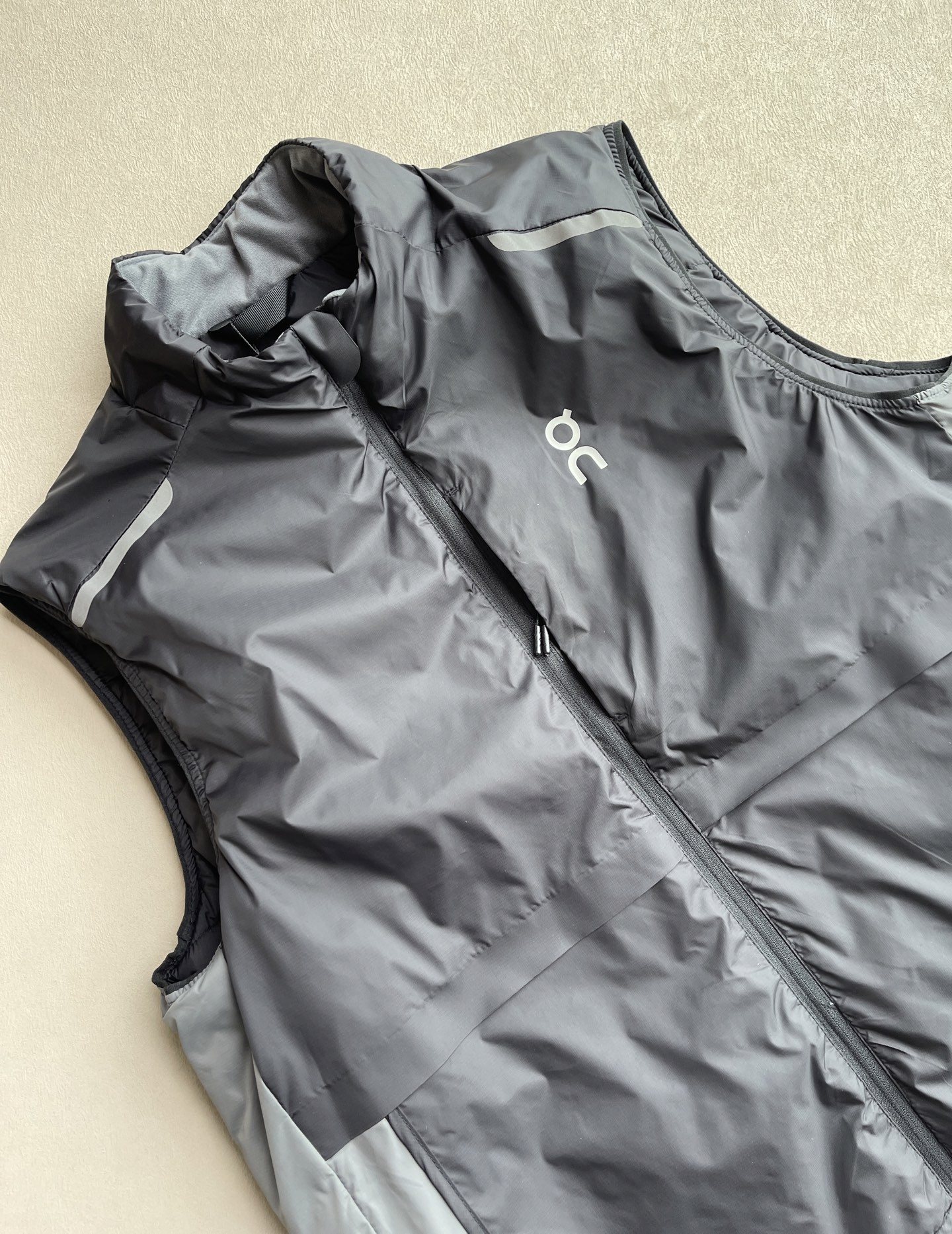 $258件。On 昂跑 Weather Vest｜2025 秋冬新品 男款輕量跑步馬甲