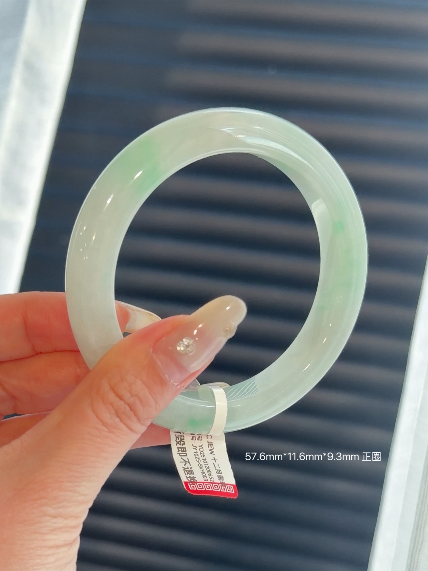 🇲🇾翡翠金丝绿种水镯 (正圈)📏圈口57.6mm  宽度11.6mm  厚度9.3mm💯天然缅甸翡翠A货🪪附证书及鉴赏期🌏全球配送💰Rm3980.00#马来西亚翡翠 #怡保 #吉隆坡 #新山 #新加坡