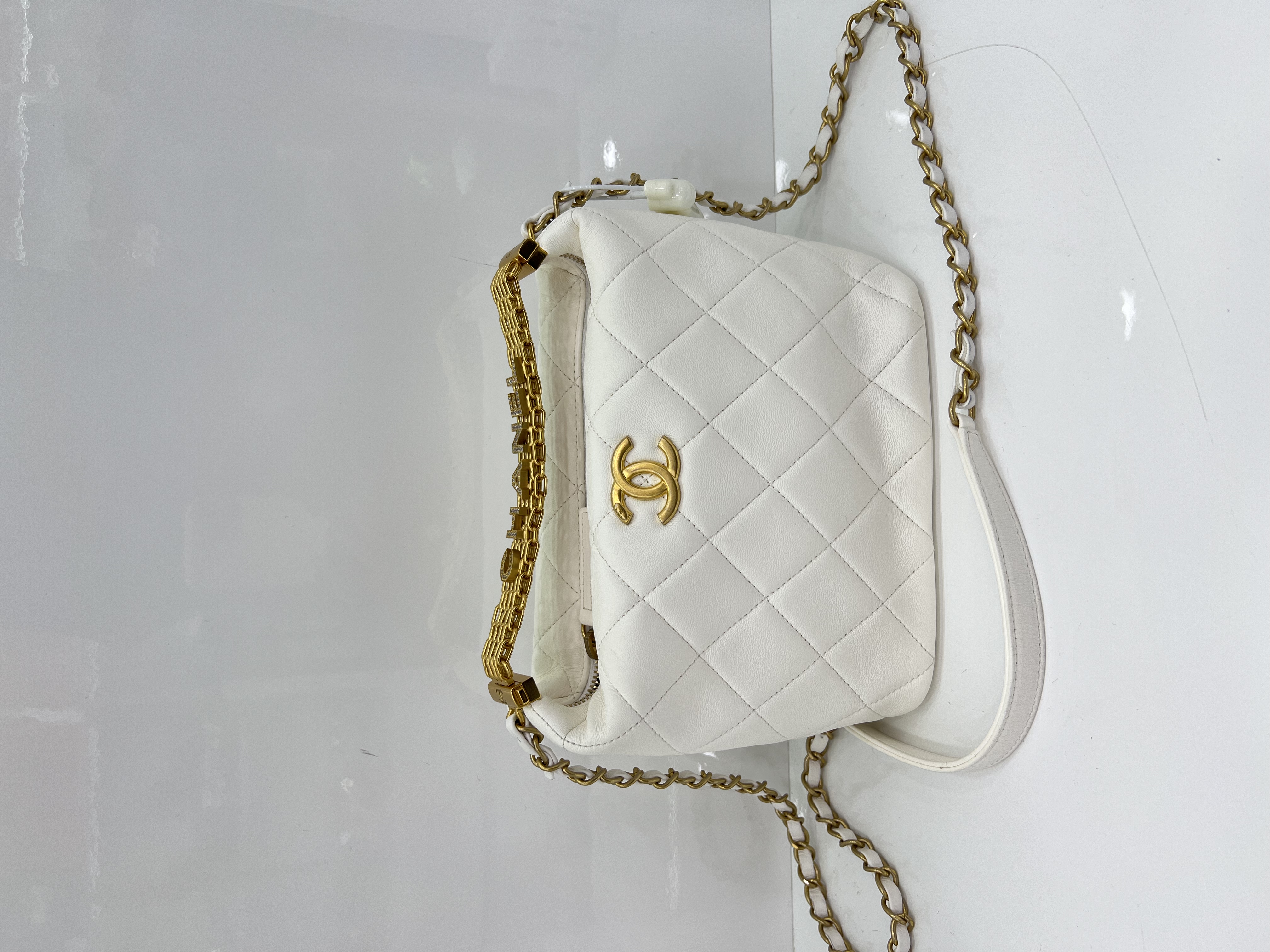 直播貨品 |  [1個-$100 2個-$300］EE105 