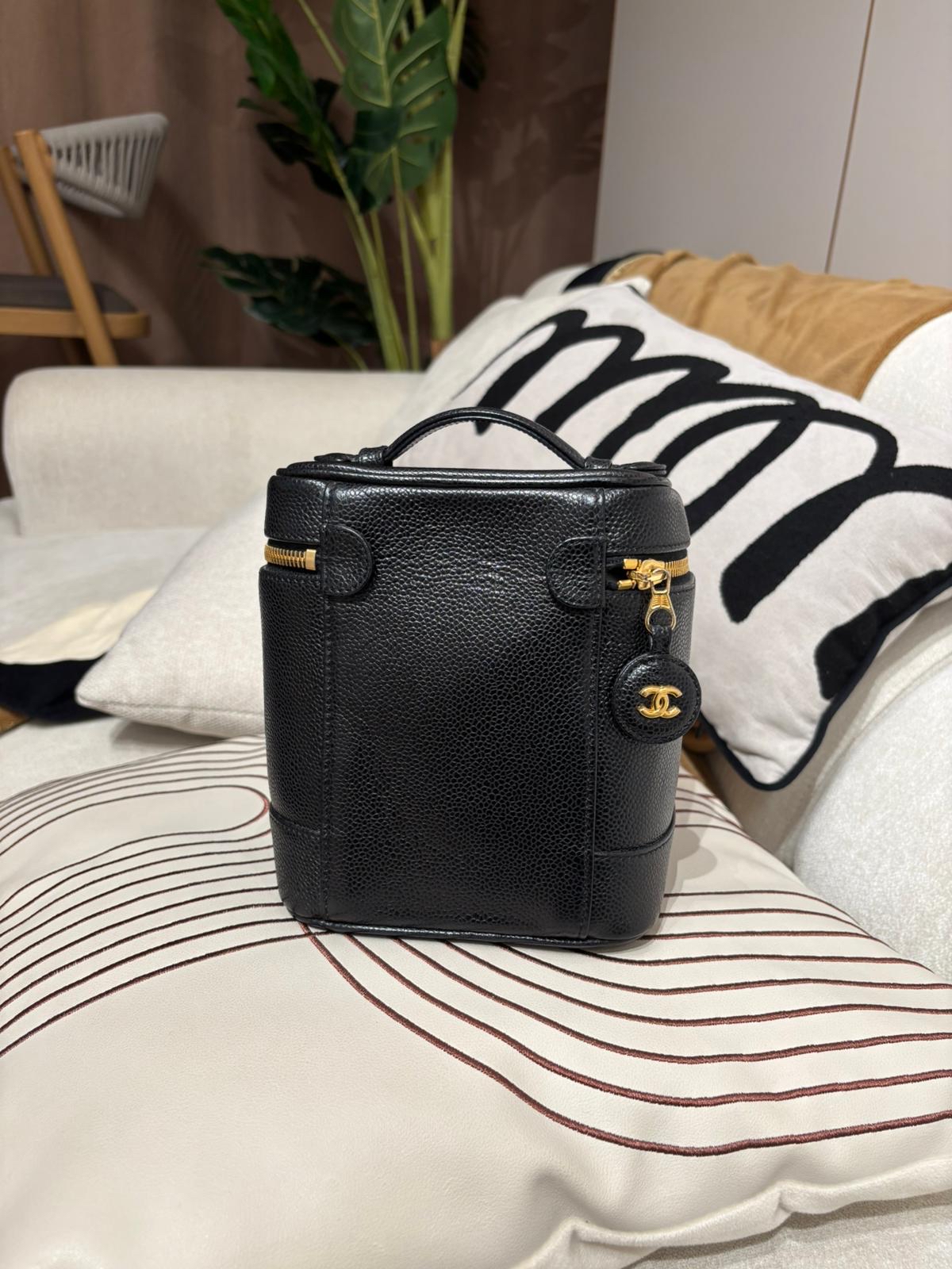 Chanel vanity Vintage 魚子醬牛皮金鏈中古化妝箱 100%Authentic ,95%new ✅7*CARD貼