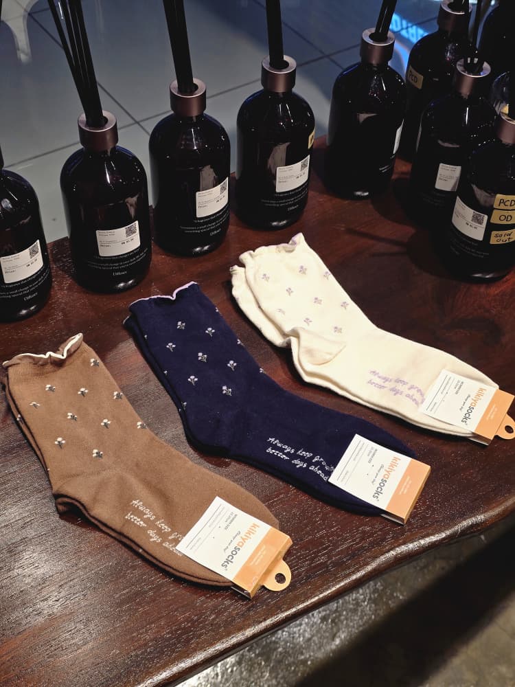 Kikiya High Socks Berry Bloom