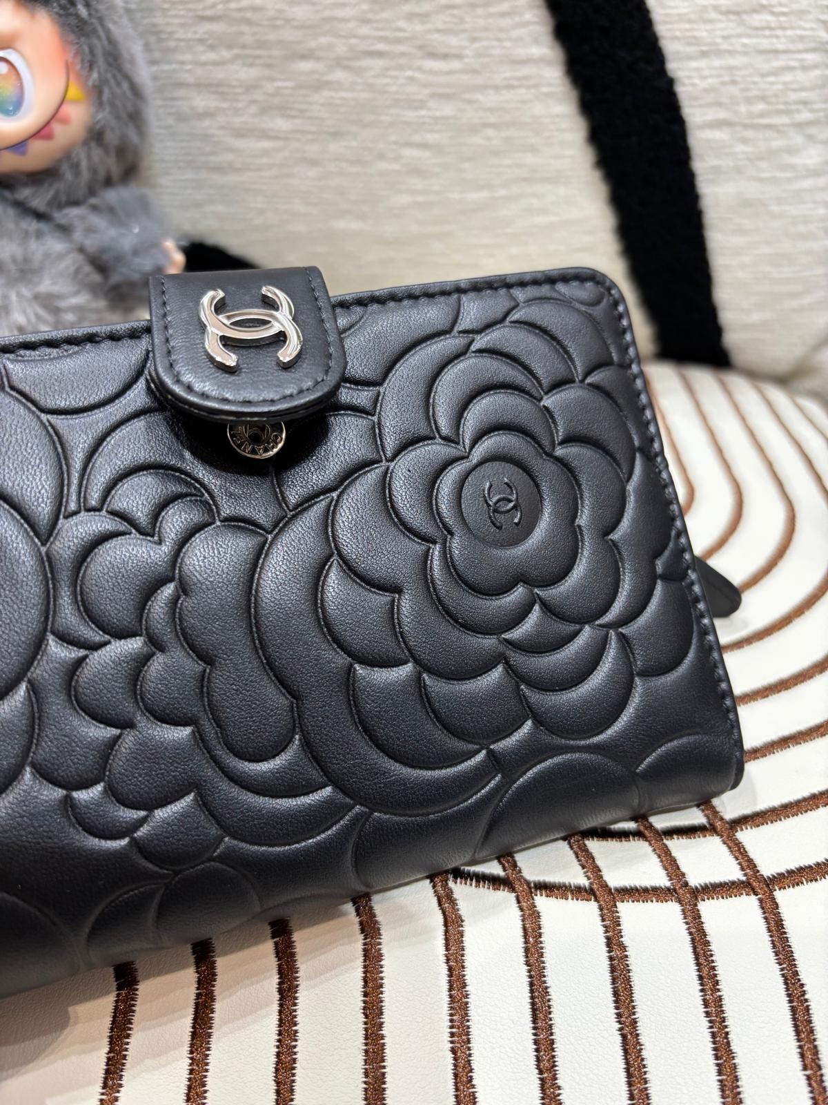 Chanel Camellia Wallet 黑色山茶花中銀包100%Authentic, 98%New ✅15Card ✅Box