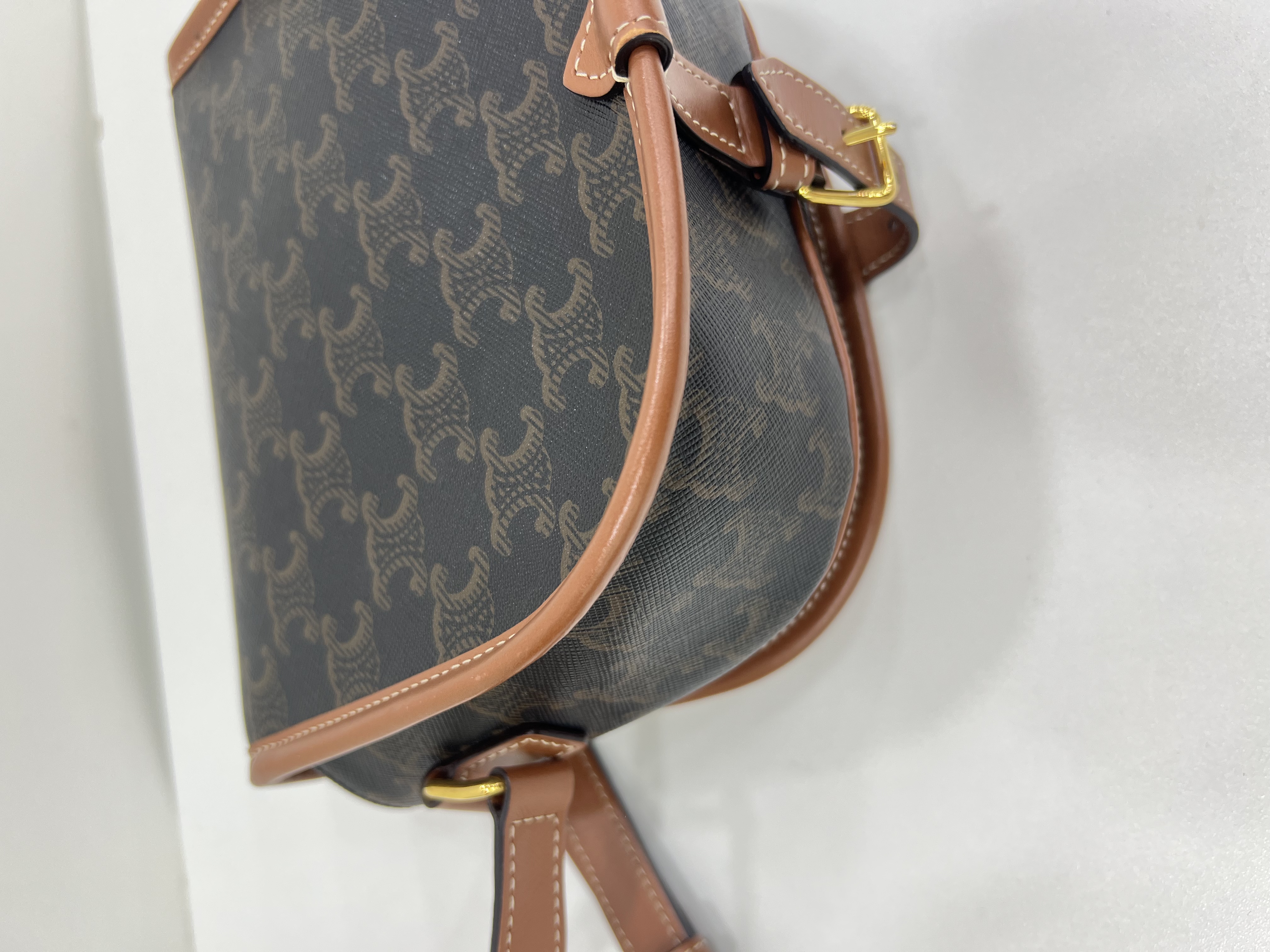 直播貨品 |  [1個-$100 2個-$300］E20
