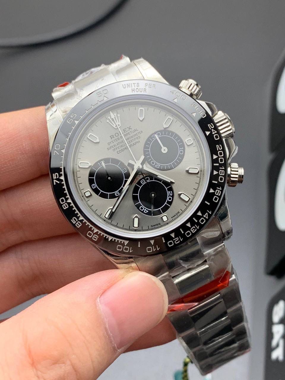 此款采用进口机械走时精准. 与原装一样小秒盘 完美复刻原装表盘 外观 40mm 外壳采用904L精钢 原装磨具完美复刻开发 包装采用原装，杜绝劣质产品🔥