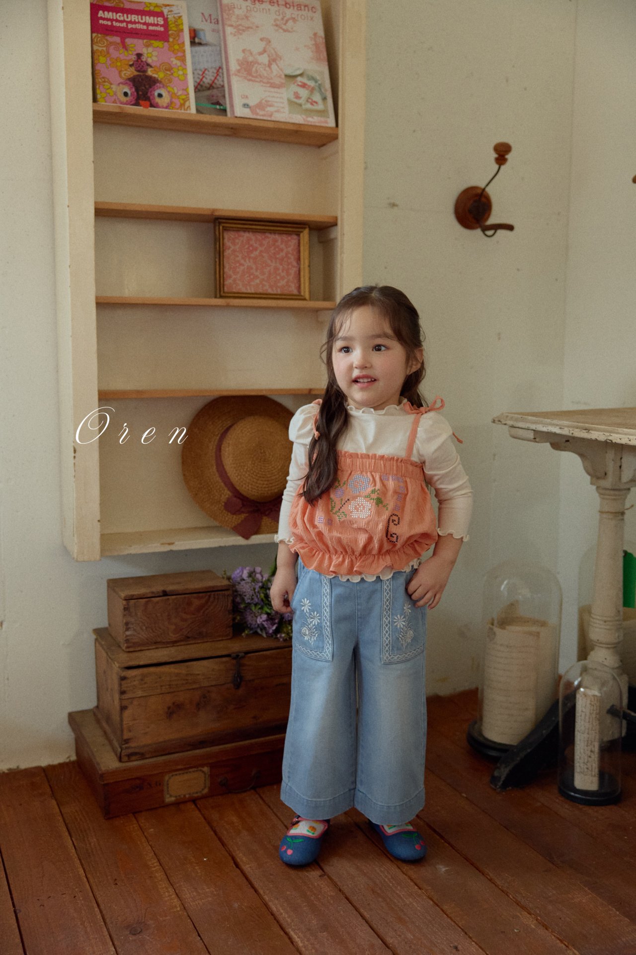 刺繡花花吊帶 / 打底 Top