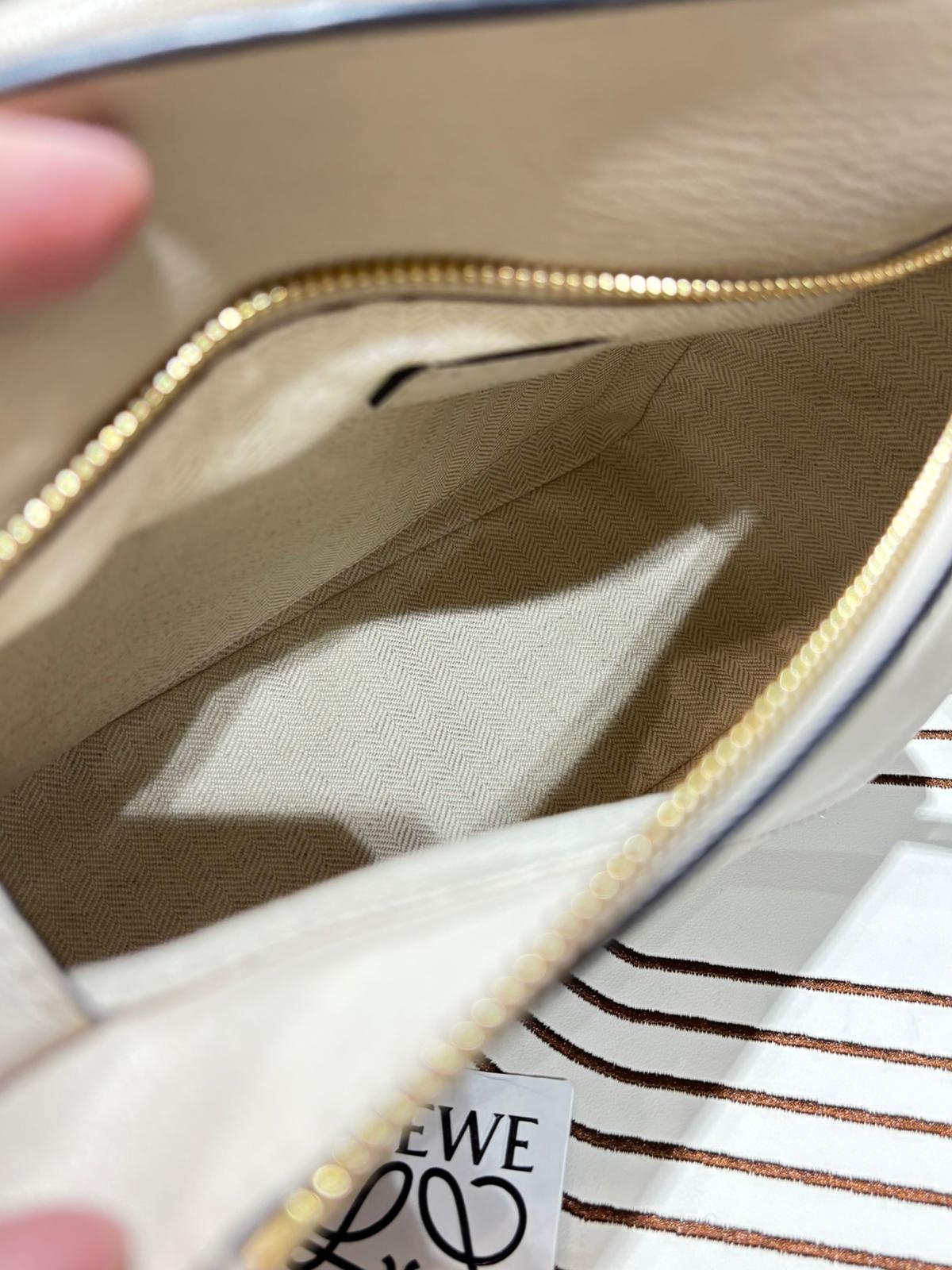 Loewe Puzzle Edge Small 100%Authentic, 99%New ✅Booklet ✅Dust bag