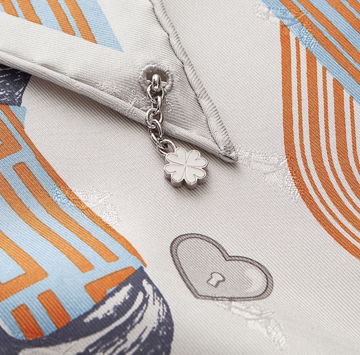 Garde-Robe Pop charm triangle 70