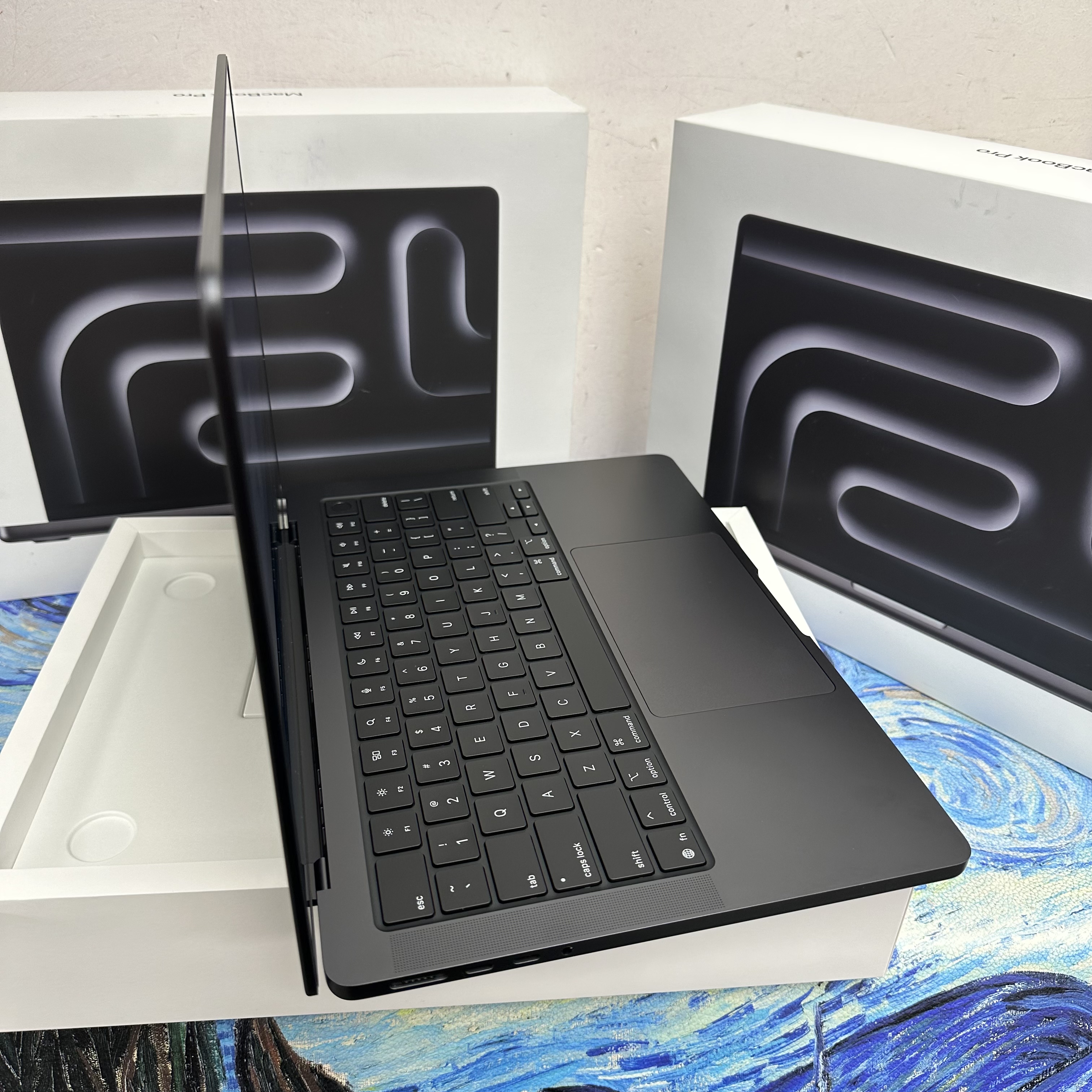 #5936 APPLE  MacBook Pro M5 2025 M5 CPU/32GB Ram/1TB SSD/10核心GPU/Liquid Retina XDR Mon/14吋/黑色/Gaming Laptop / Notebook / brand new / Netflix /Movie / MacbookPro / Pro M5 / M5 Pro