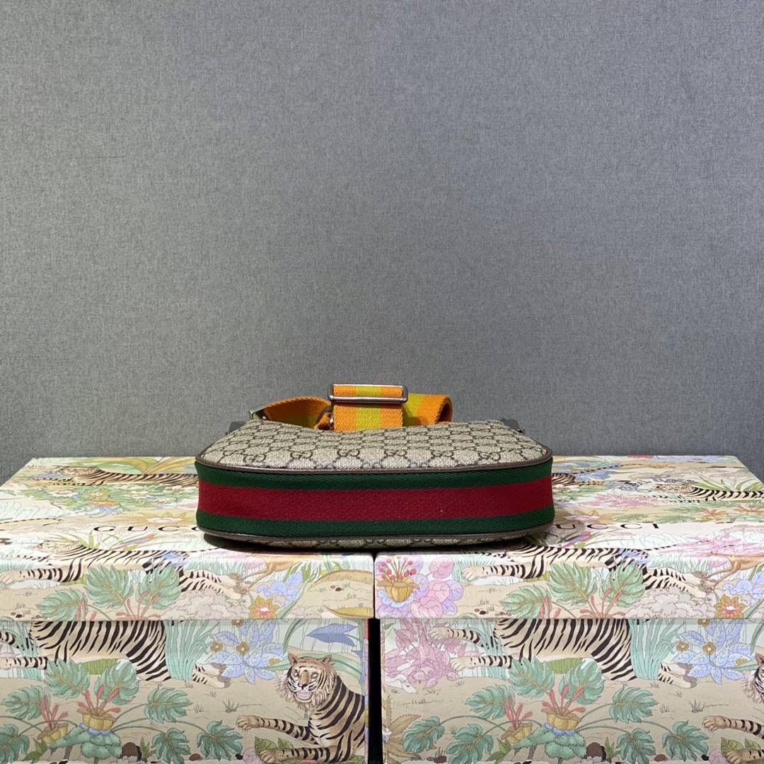 ▪大货实拍 𝗚𝘂𝗰𝗰𝗶 𝗔𝘁𝘁𝗮𝗰𝗵𝗲新品系列 型号：699409 尺寸：23*22*5cm