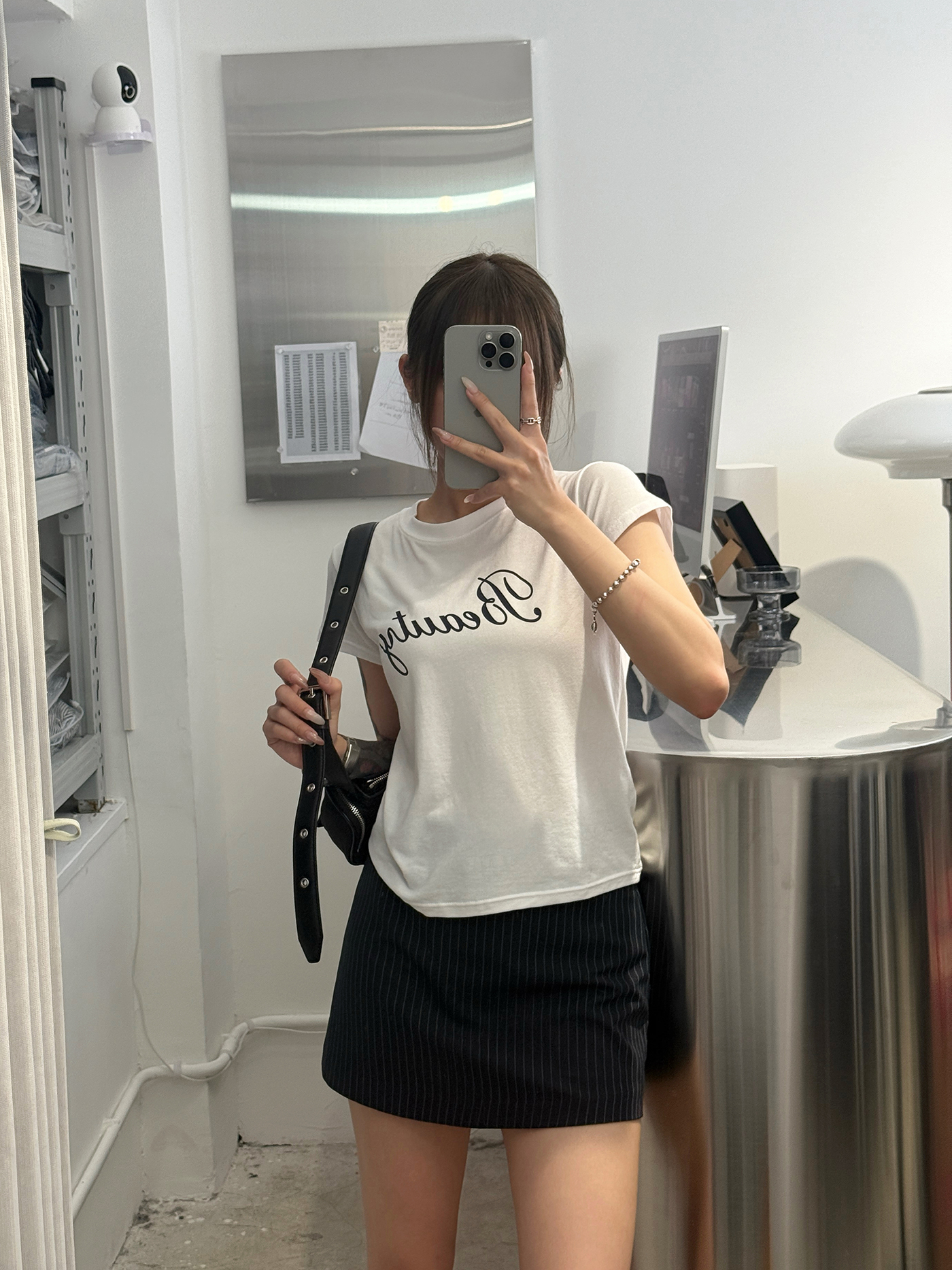 𝐒𝐭𝐫𝐞𝐭𝐜𝐡𝐲 𝐜𝐨𝐧𝐭𝐫𝐚𝐬𝐭 𝐥𝐨𝐠𝐨 𝐟𝐢𝐭𝐭𝐞𝐝 𝐭𝐨𝐩