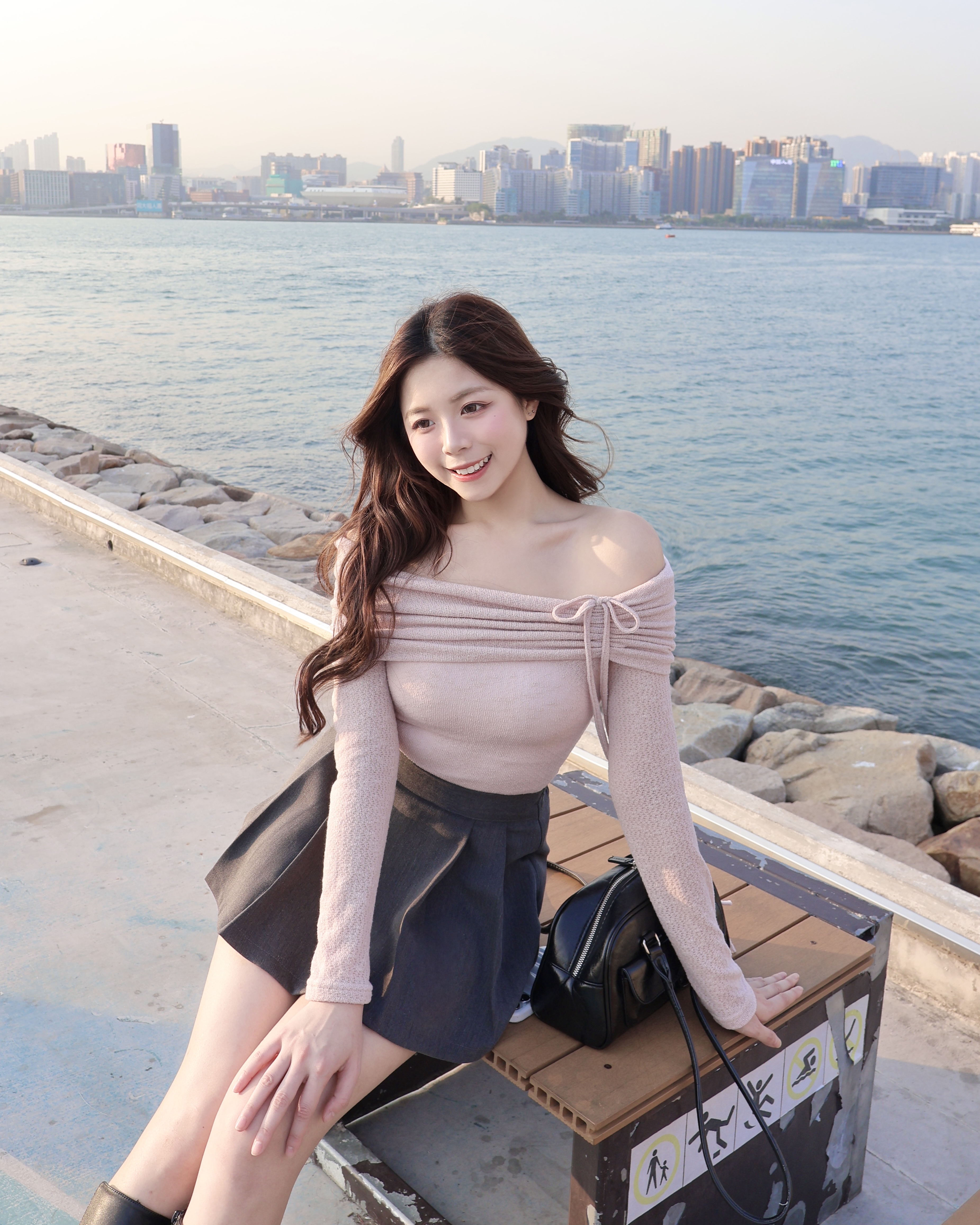  【 🫧超氣質♡ 微透感混紋效果～不規則倒V鏤空露肩上衣.ﾟ💗 】 Way Up Off Shoulder Top(四色入)