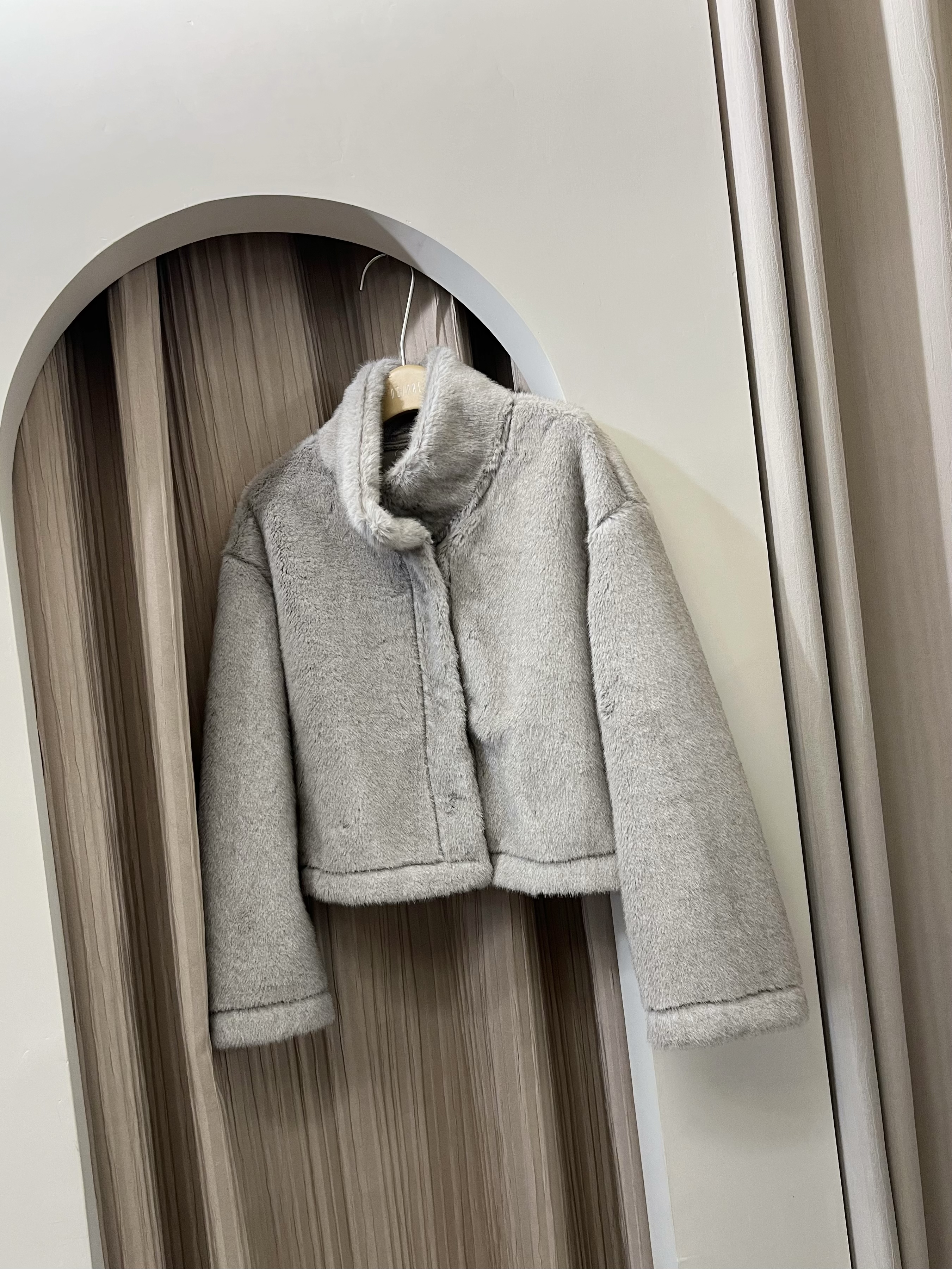 奶茶色毛毛外套