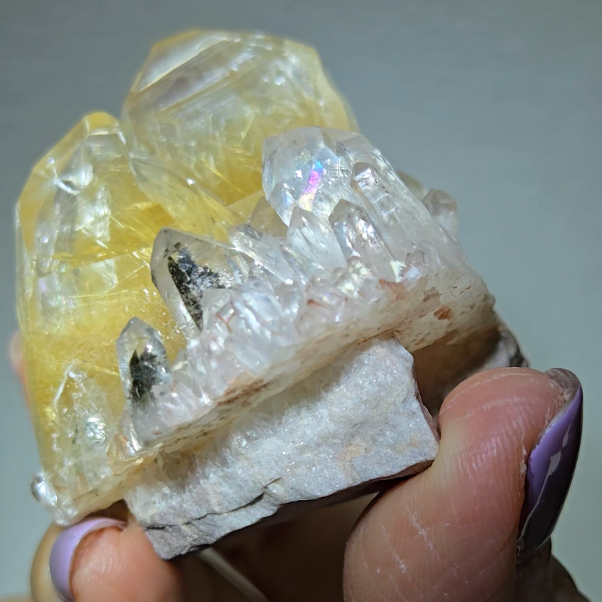 Golden rutilated quartz with chlorite points, rainbows - RT110