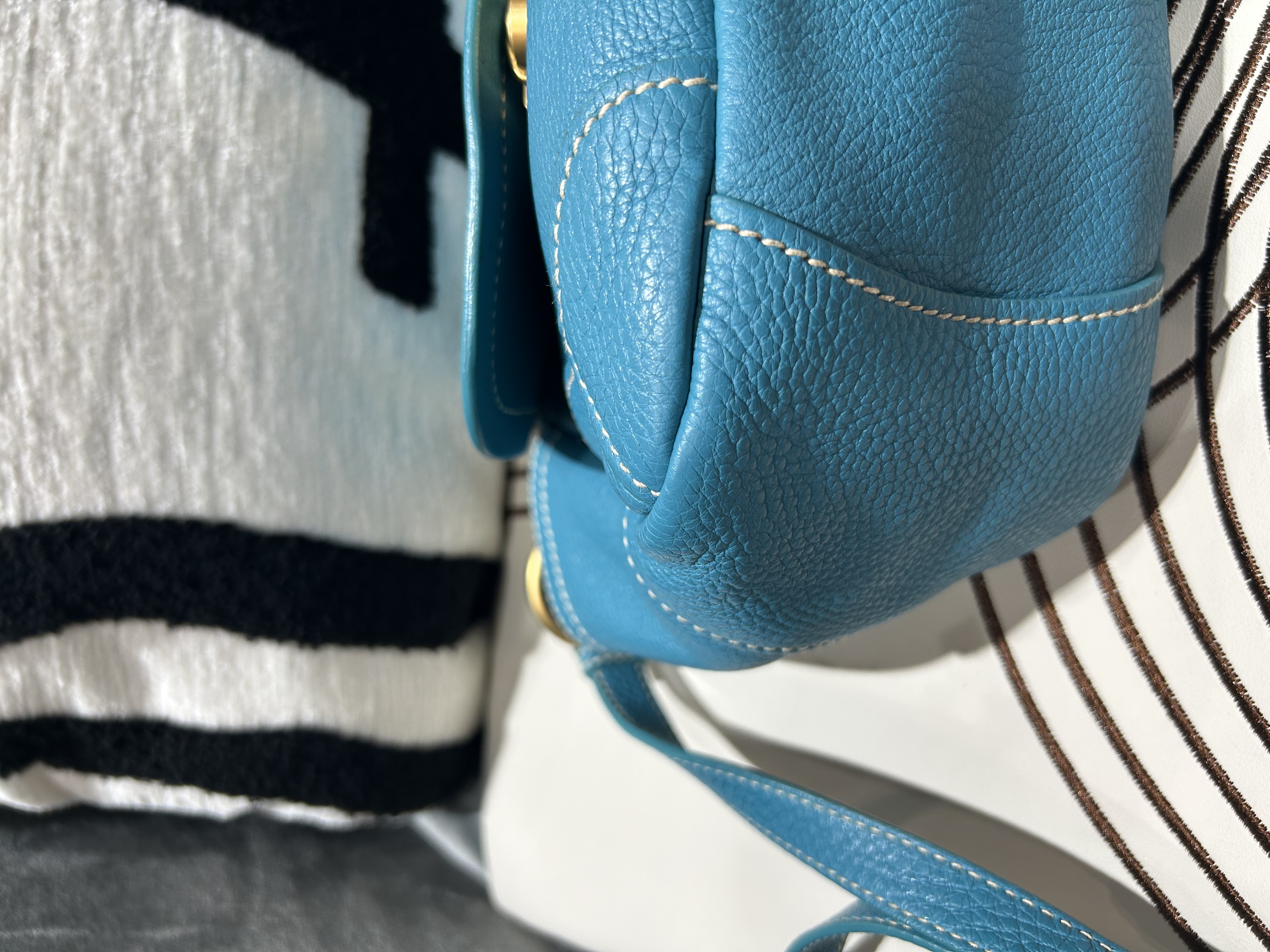 Prada Turquoise Calfskin Vitello Daino Mini Crossbody Bag 牛皮 斜揹袋 100%Authentic, 98%new  ✅dust bag 