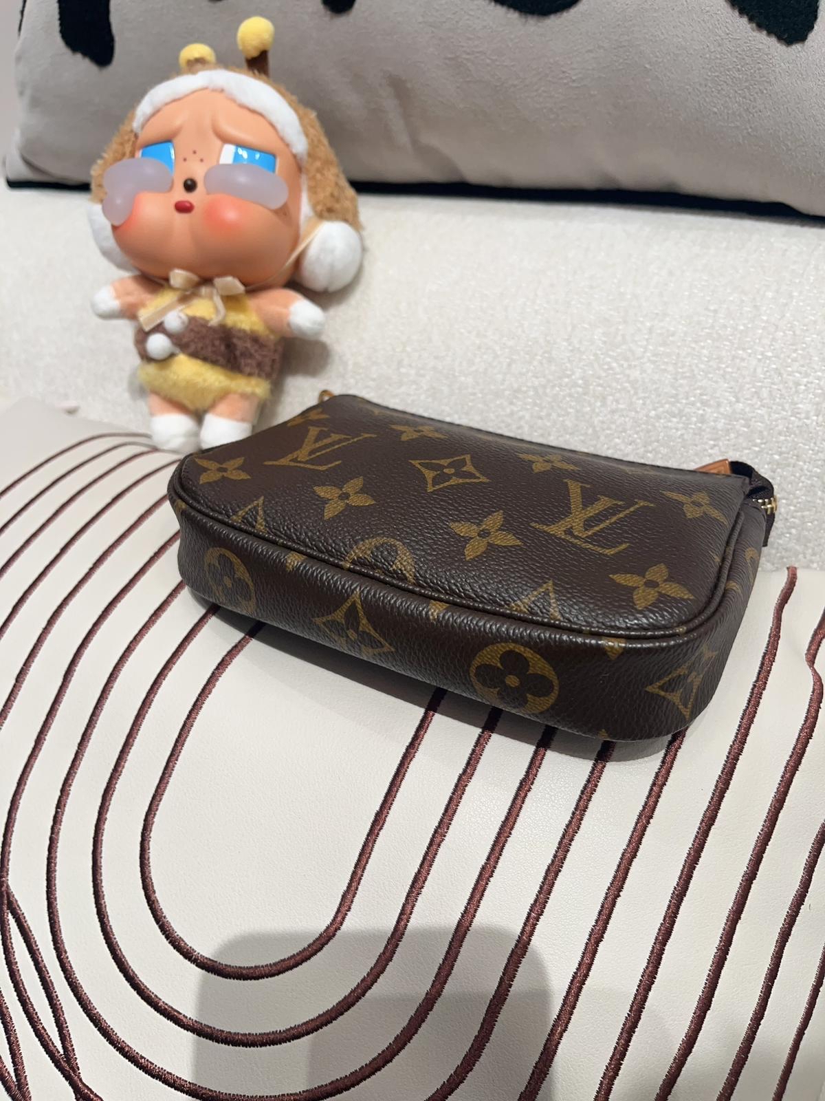 Lv mini pochette Monogram ,100%Authentic,98%New✅box