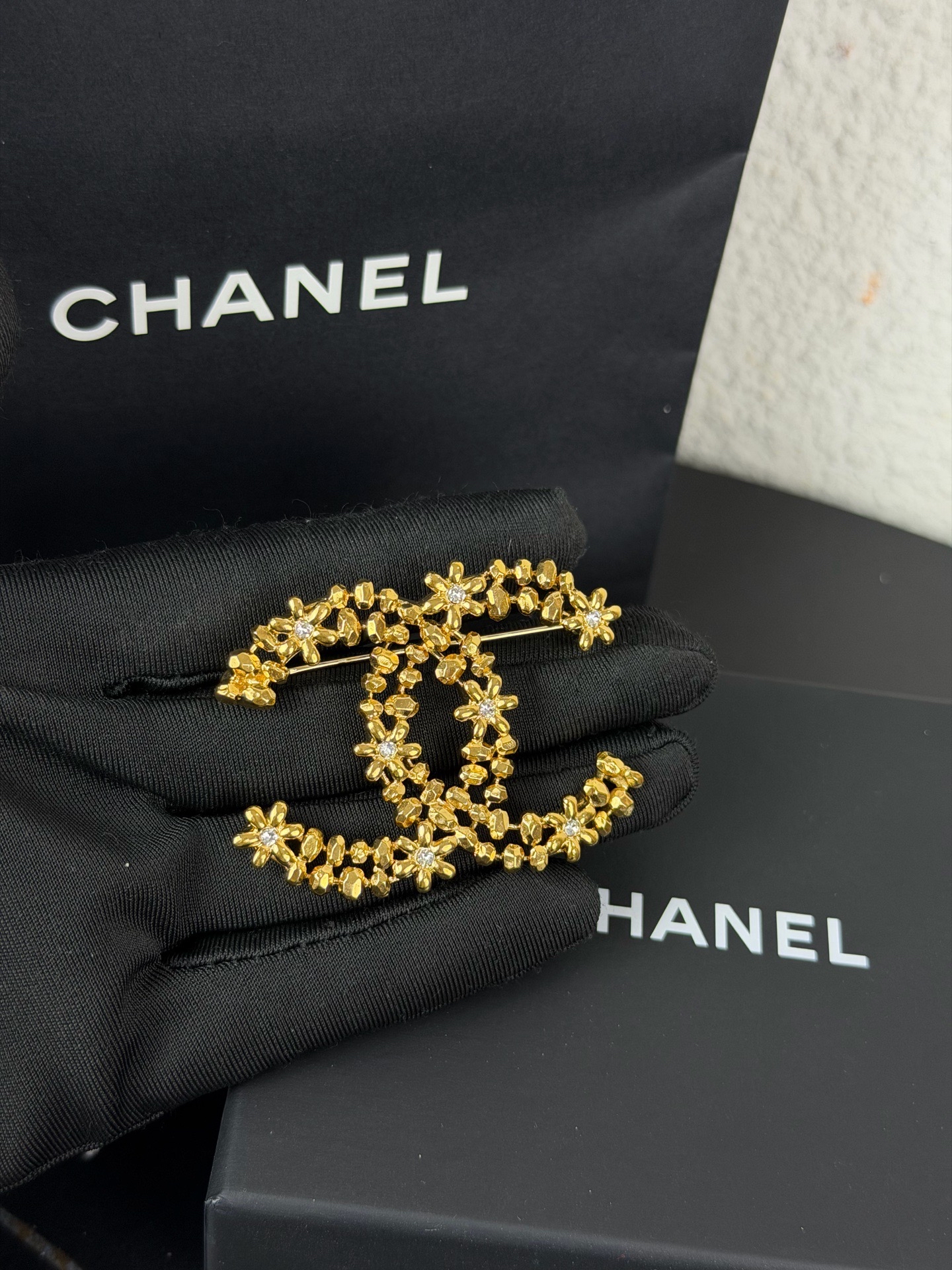 【預訂貨品】Chanel雙C小花帶鑽胸針 