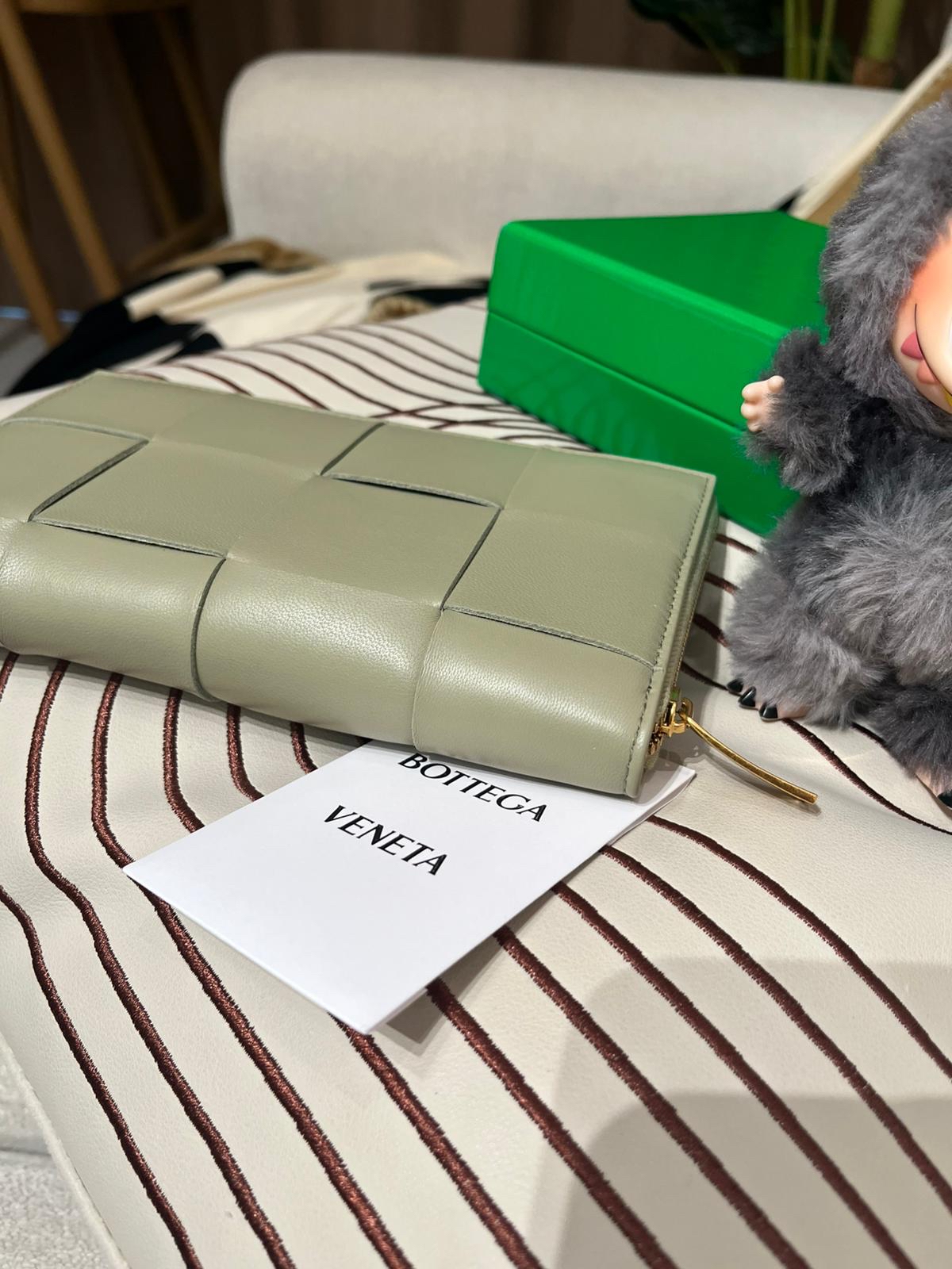 未使用品 Bottega Veneta BV Maxi Long Wallet 長銀包  100%Authentic, 未使用品 ✅booklet ✅dust bag ✅box