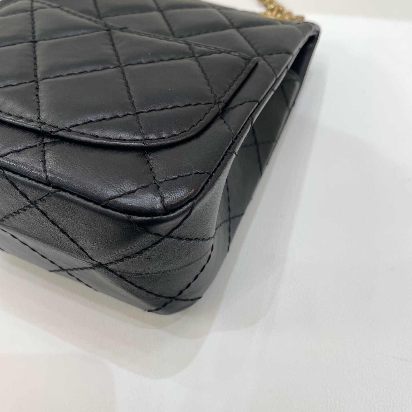 【預訂貨品】鐳射30開👜 Chanel黑金mini 手機包 