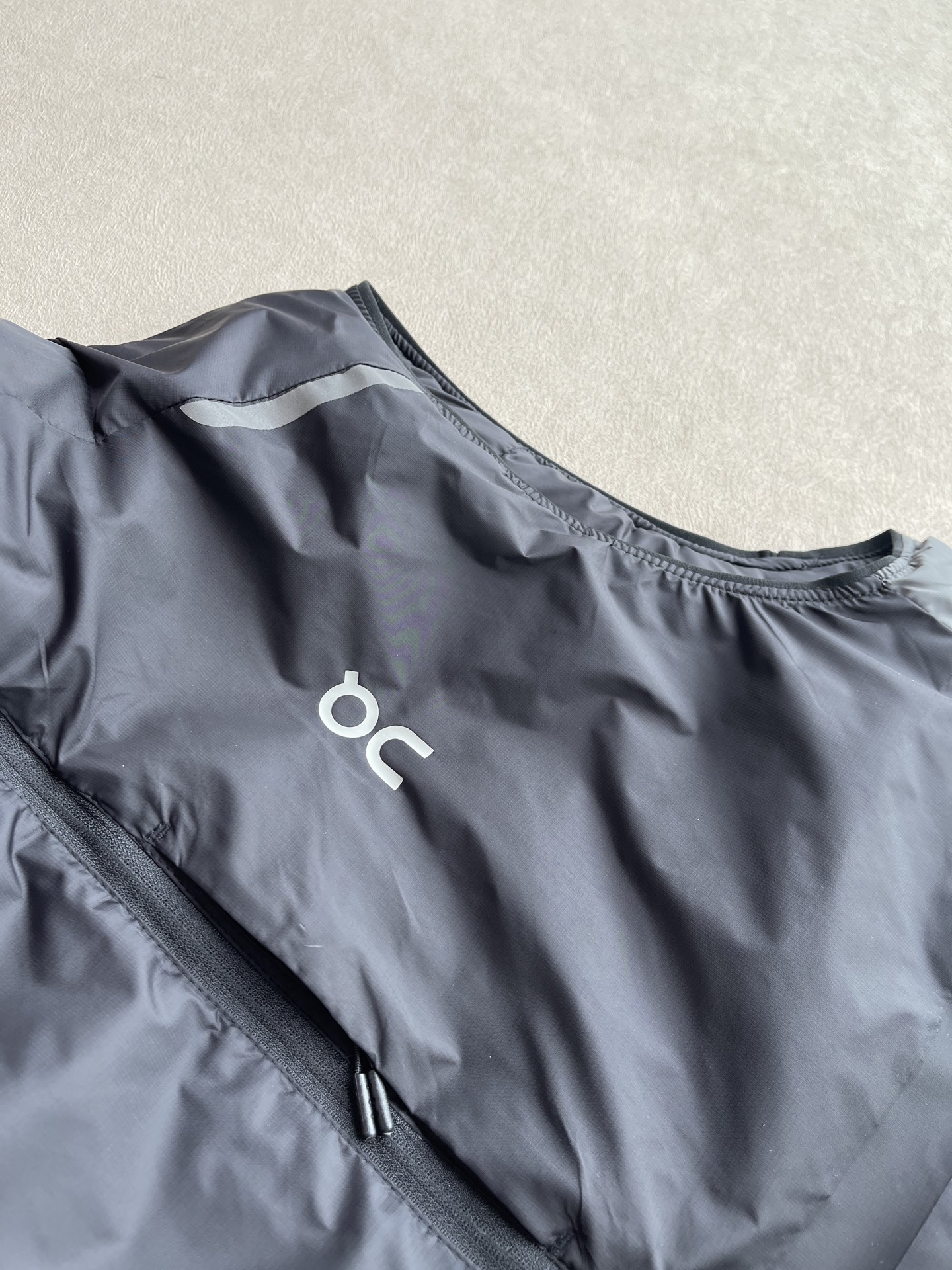 $258件。On 昂跑 Weather Vest｜2025 秋冬新品 男款輕量跑步馬甲