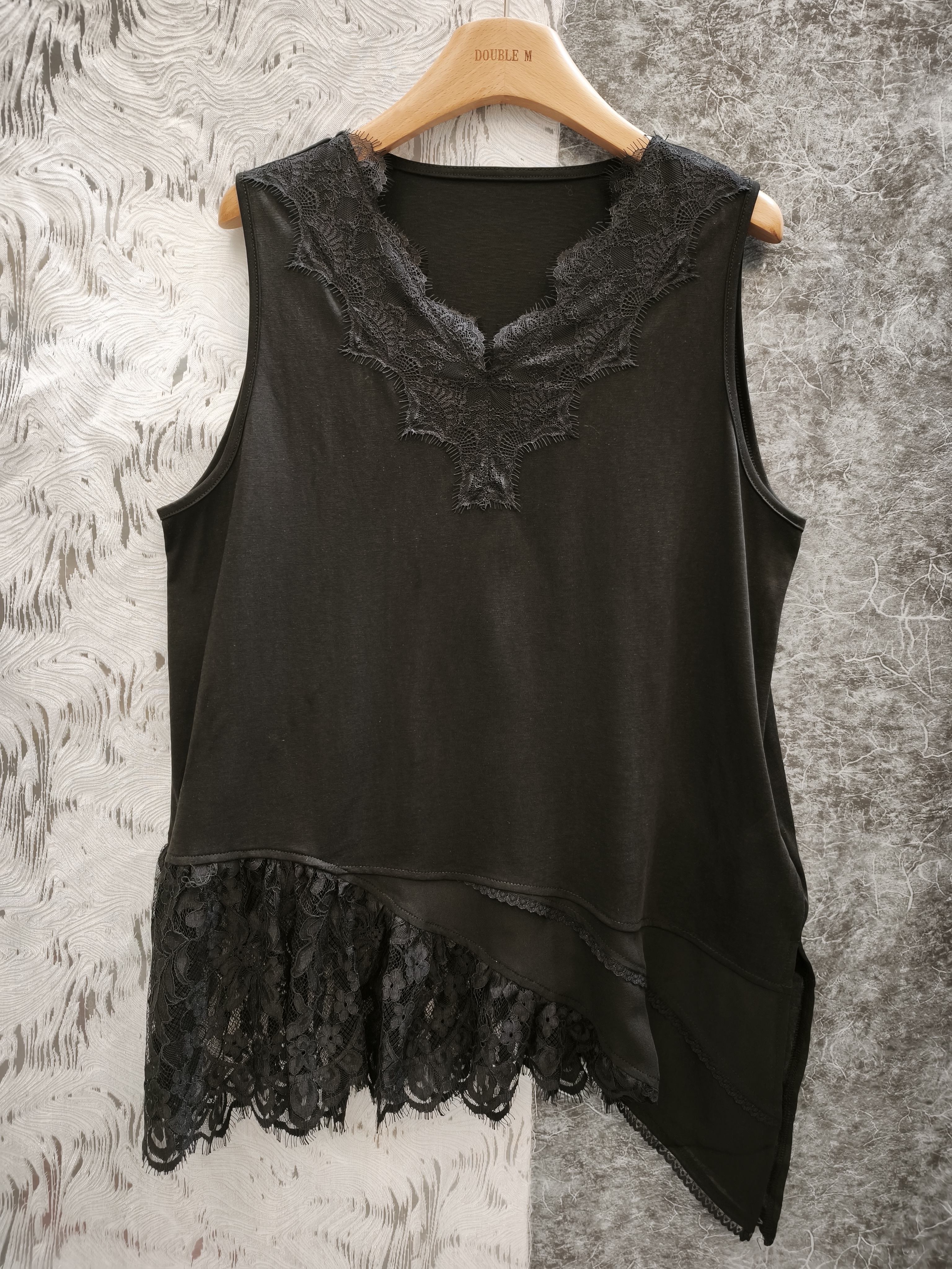 百搭蕾絲V領打底