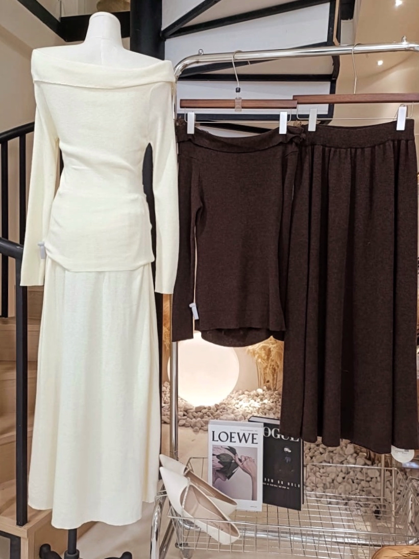 立体花上衣+弹力半长裙