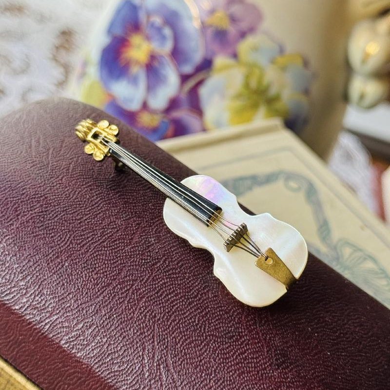 Vintage Stamped "Germany" Mother of Pearl miniature Violin Brooch(NZ063)