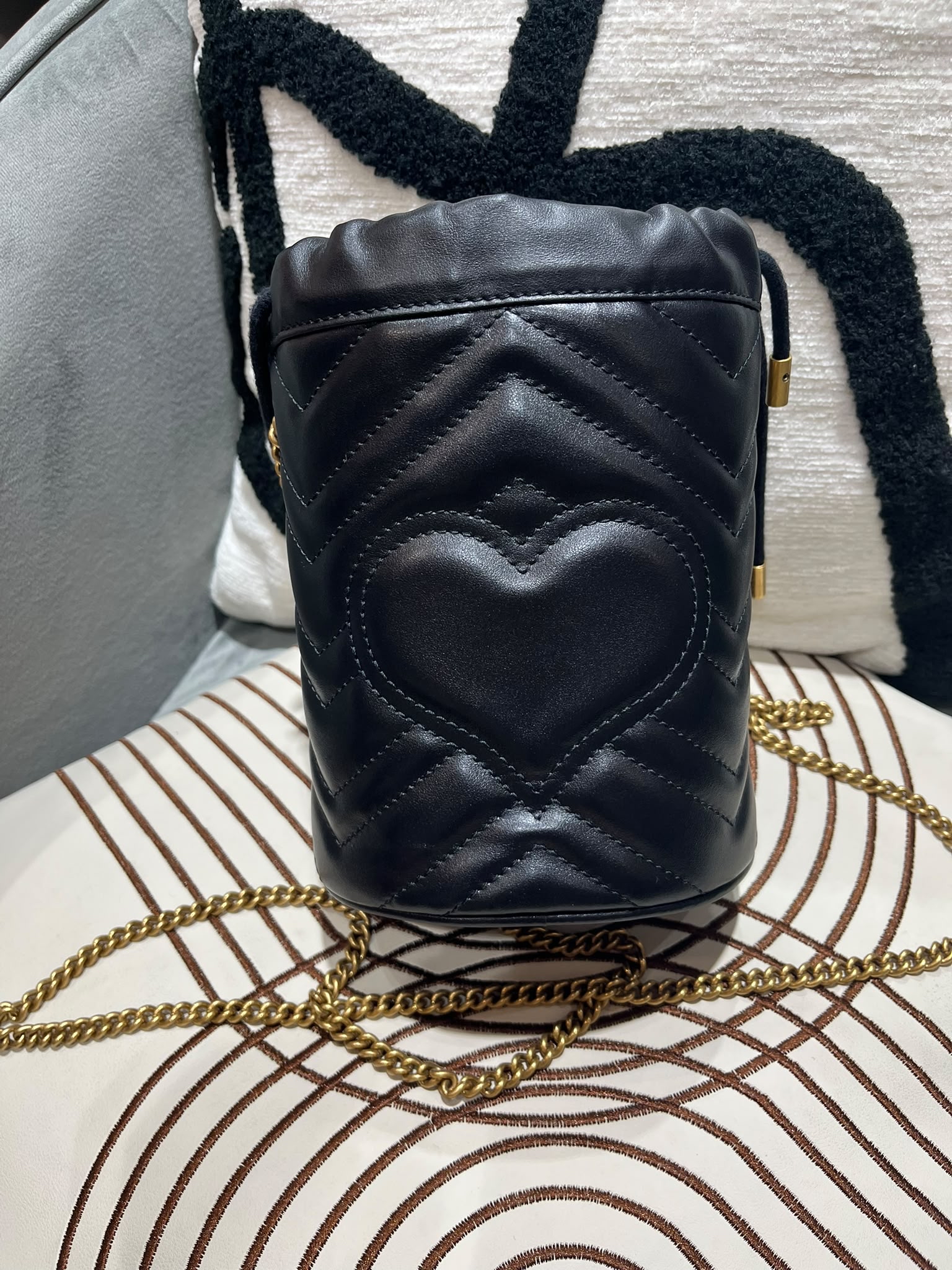 全新 GUCCI GG Marmont mini matelassé leather bucket bag 黑色牛皮水桶斜孭袋 100%Authentic, 全新未使用品 ✅dust bag✅box