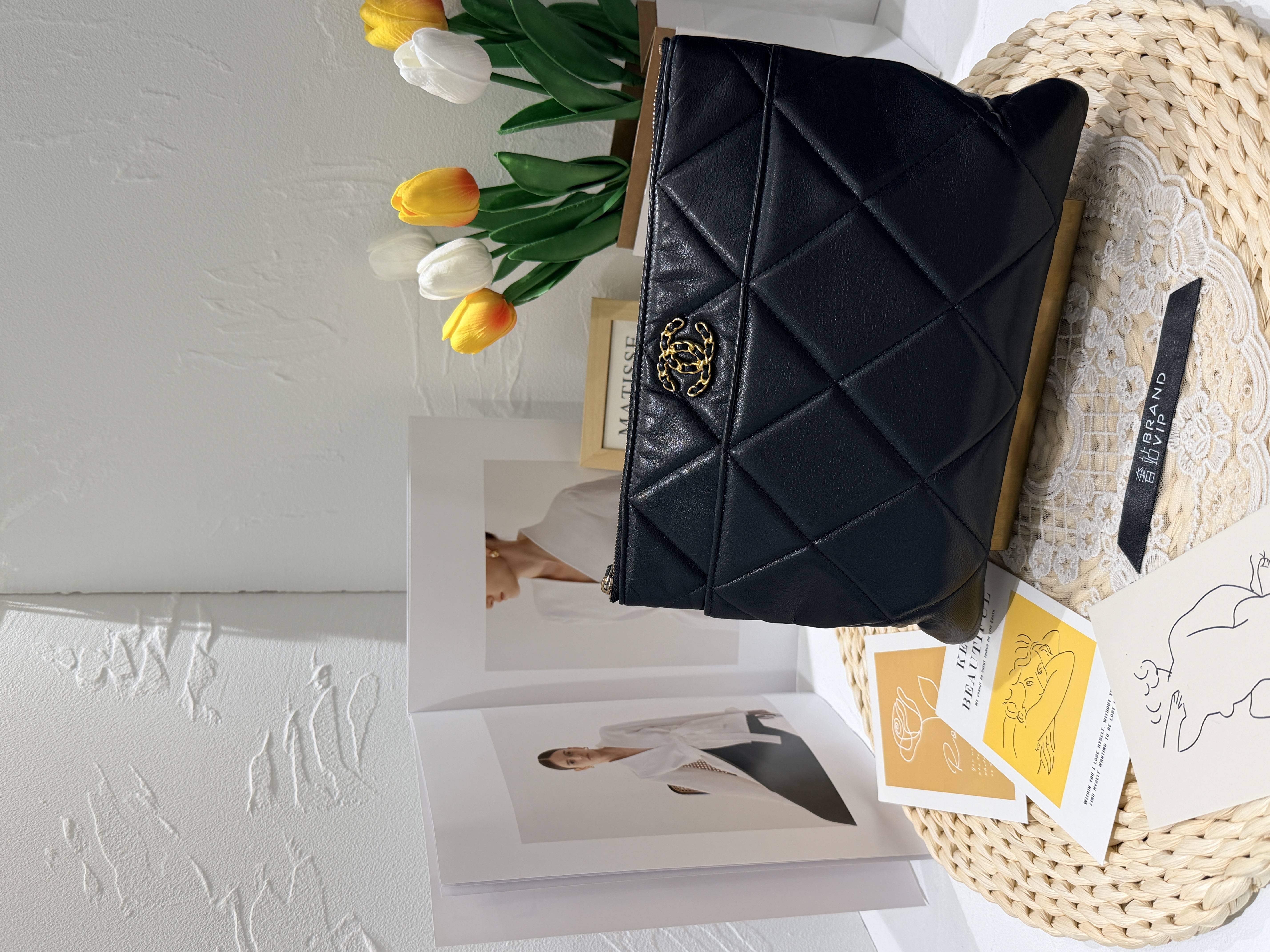 Chanel 19 菱格小羊皮手拿包