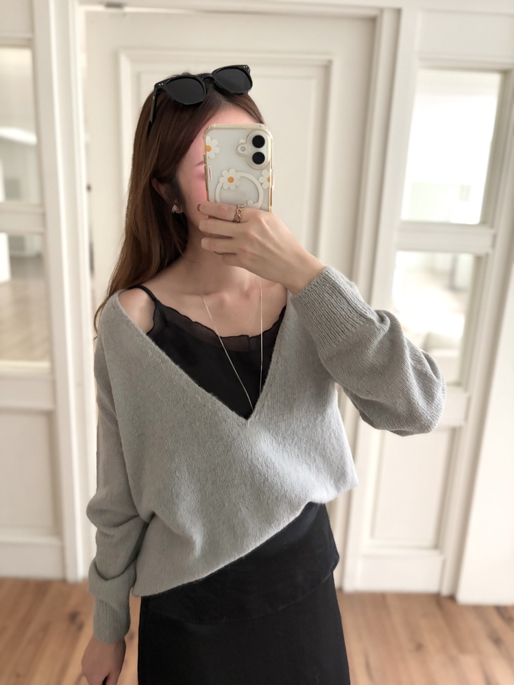 Low-cut Alpaca Knit Sweater (Grey)