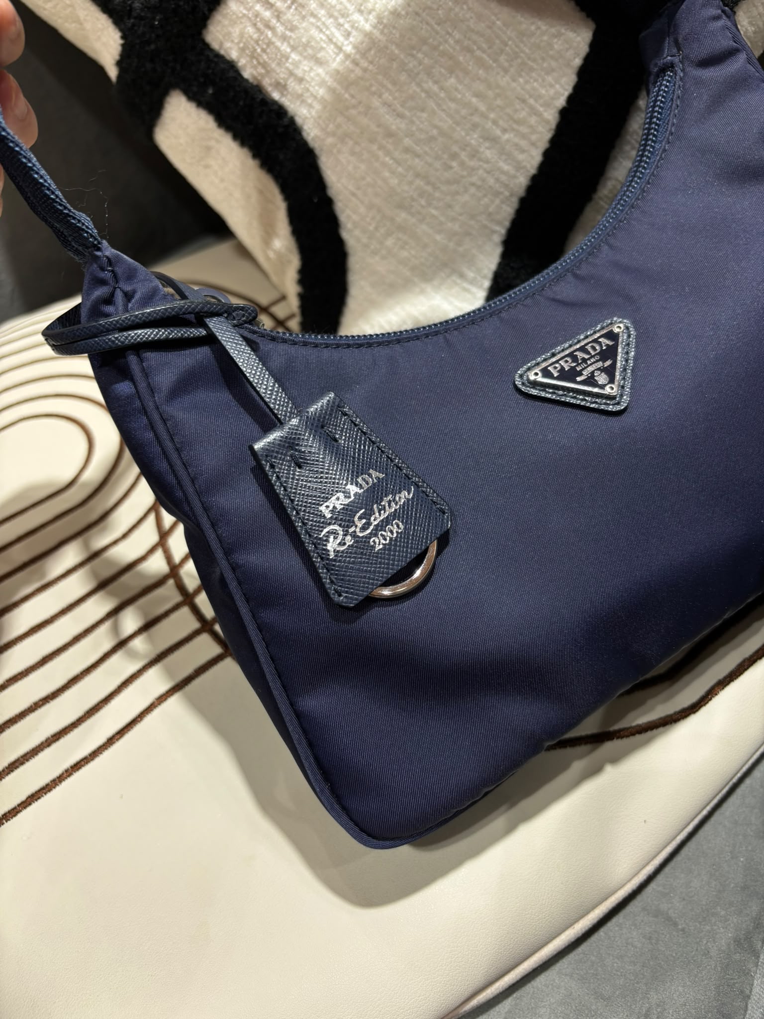 Prada re-edition 2000 re-Nylon Hobo Bag Navy 100%Authentic, 98%New