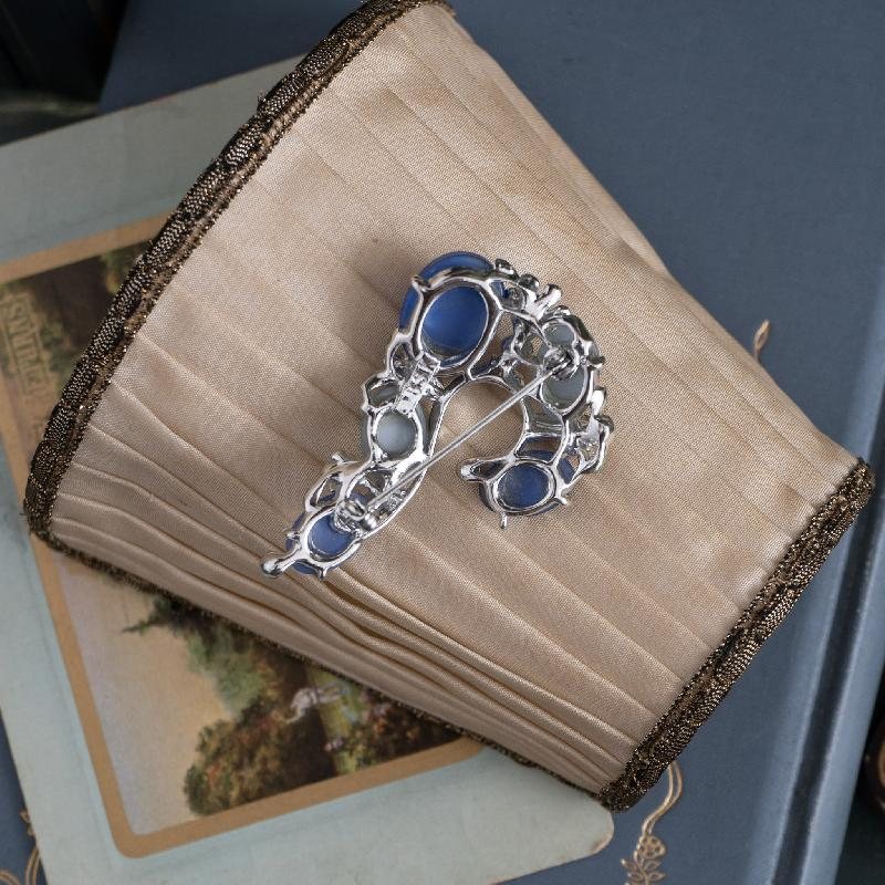 Vintage C.a. 1950s BSK 7 or ? Motif Two Tone Blue Thermoset Brooch (MT1389)