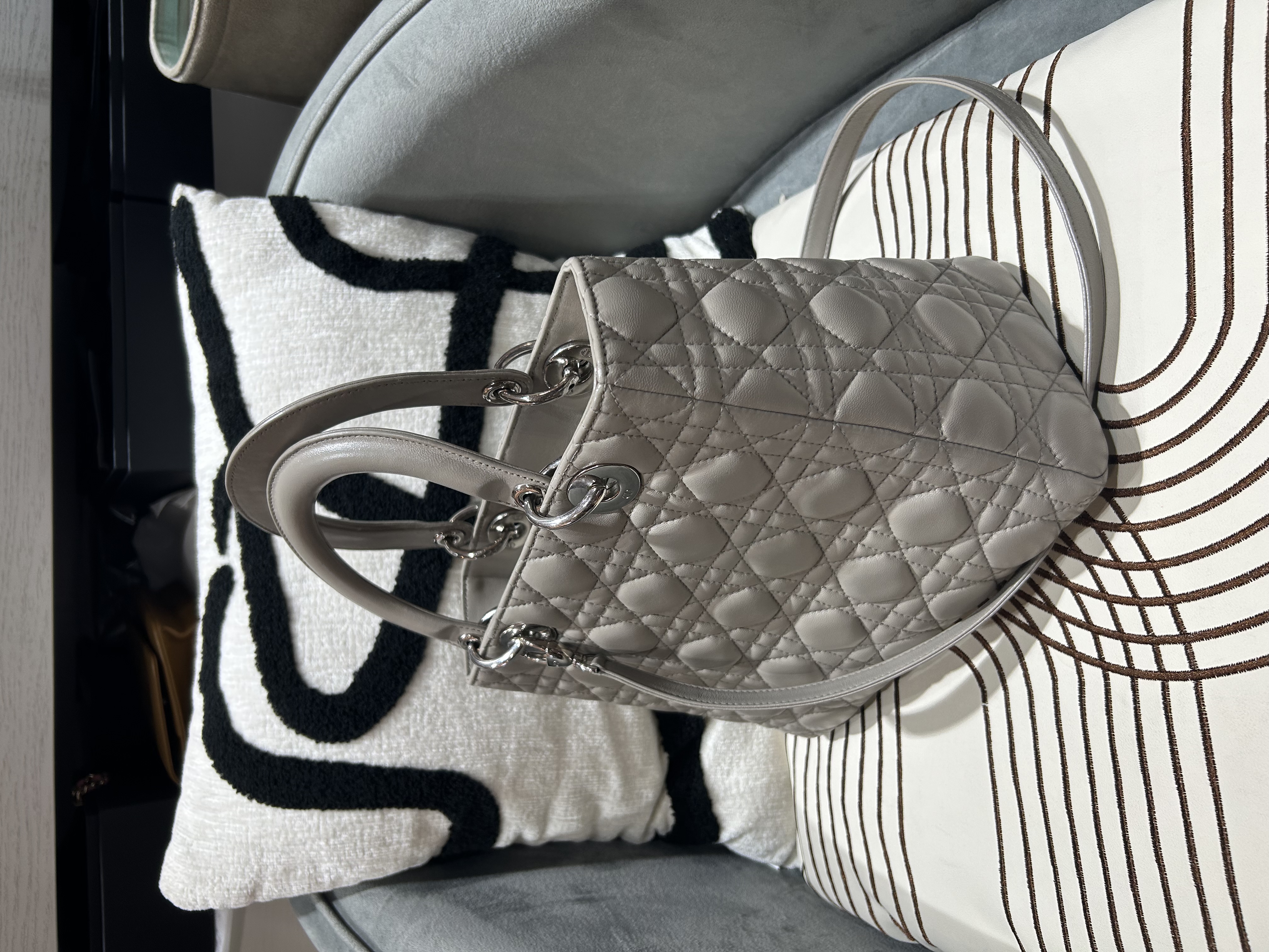 Dior lady Dior medium shoulder bag  100%Authentic ,95%new