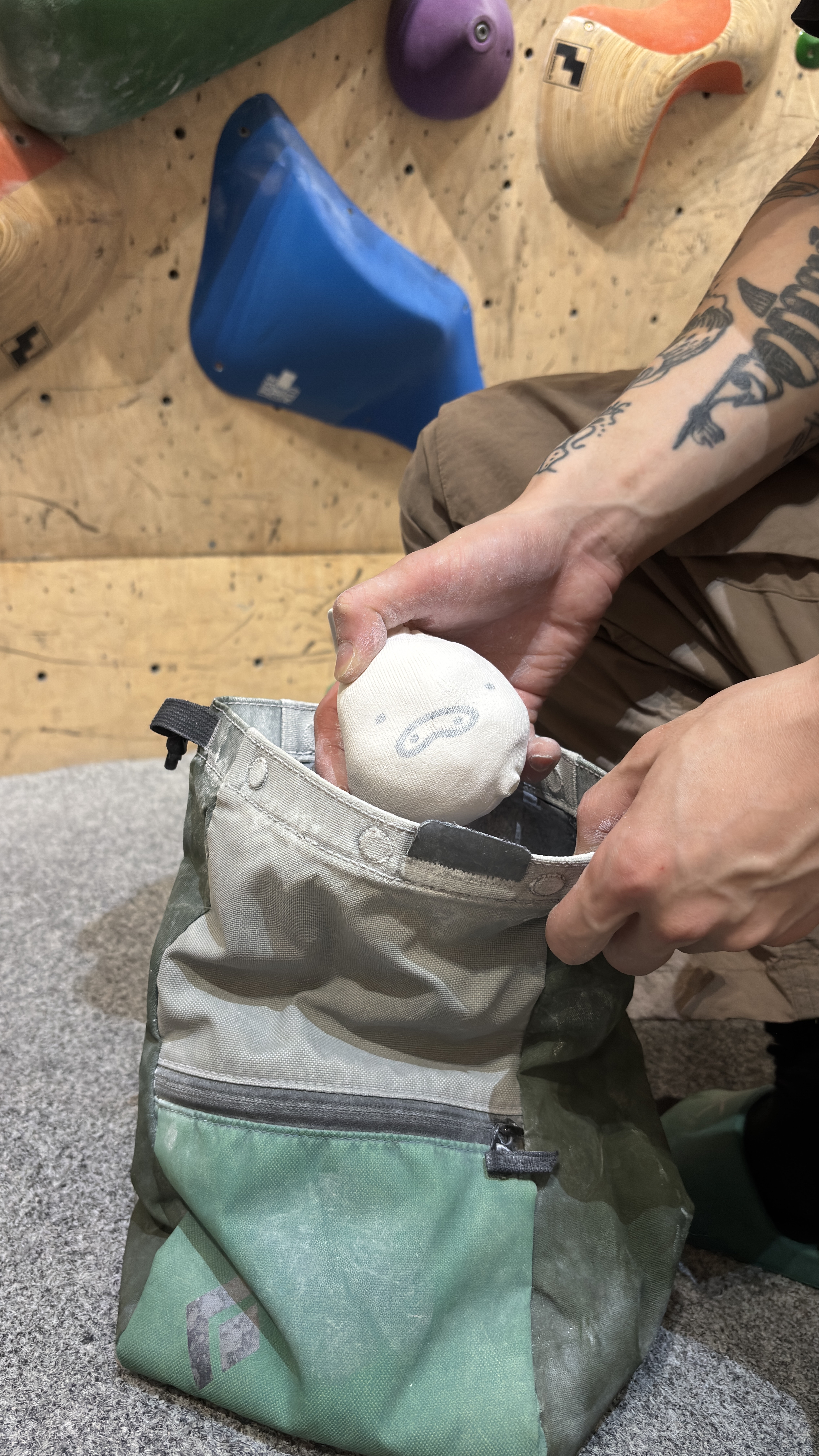 𝗗𝗜𝗙𝗙𝗘𝗥𝗘𝗡𝗧 𝗣𝗜𝗚™ Refillable Chalk Ball 無限粉球 56g