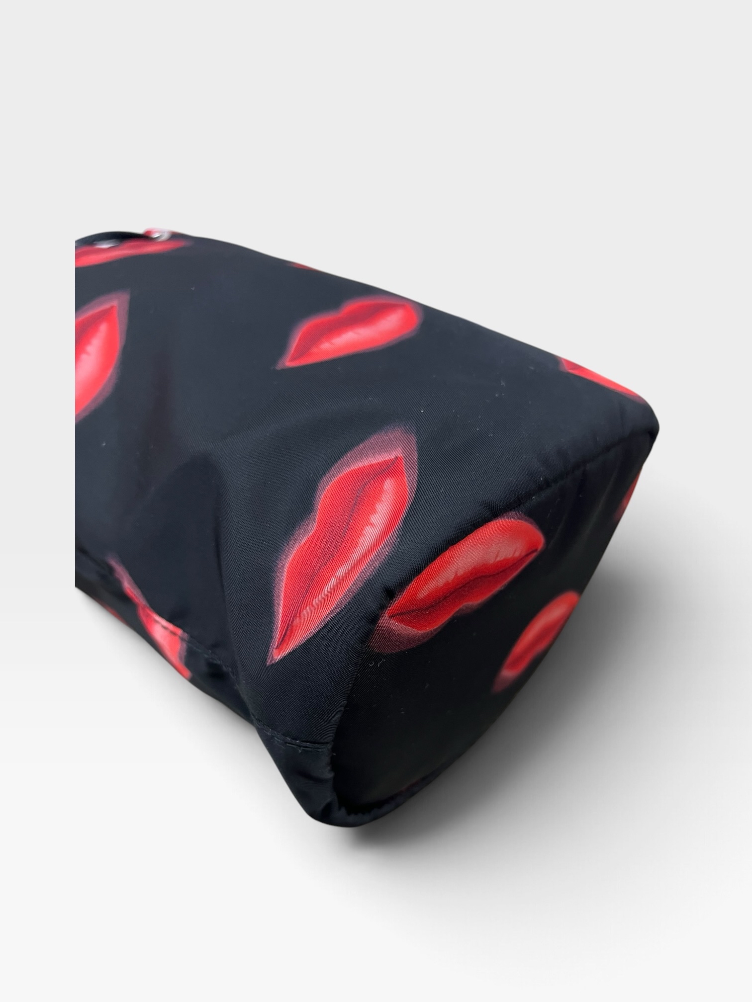 Pre-Owned Prada Tessuto Nylon Lips Print Bucket Wristlet /Product Code: 102804