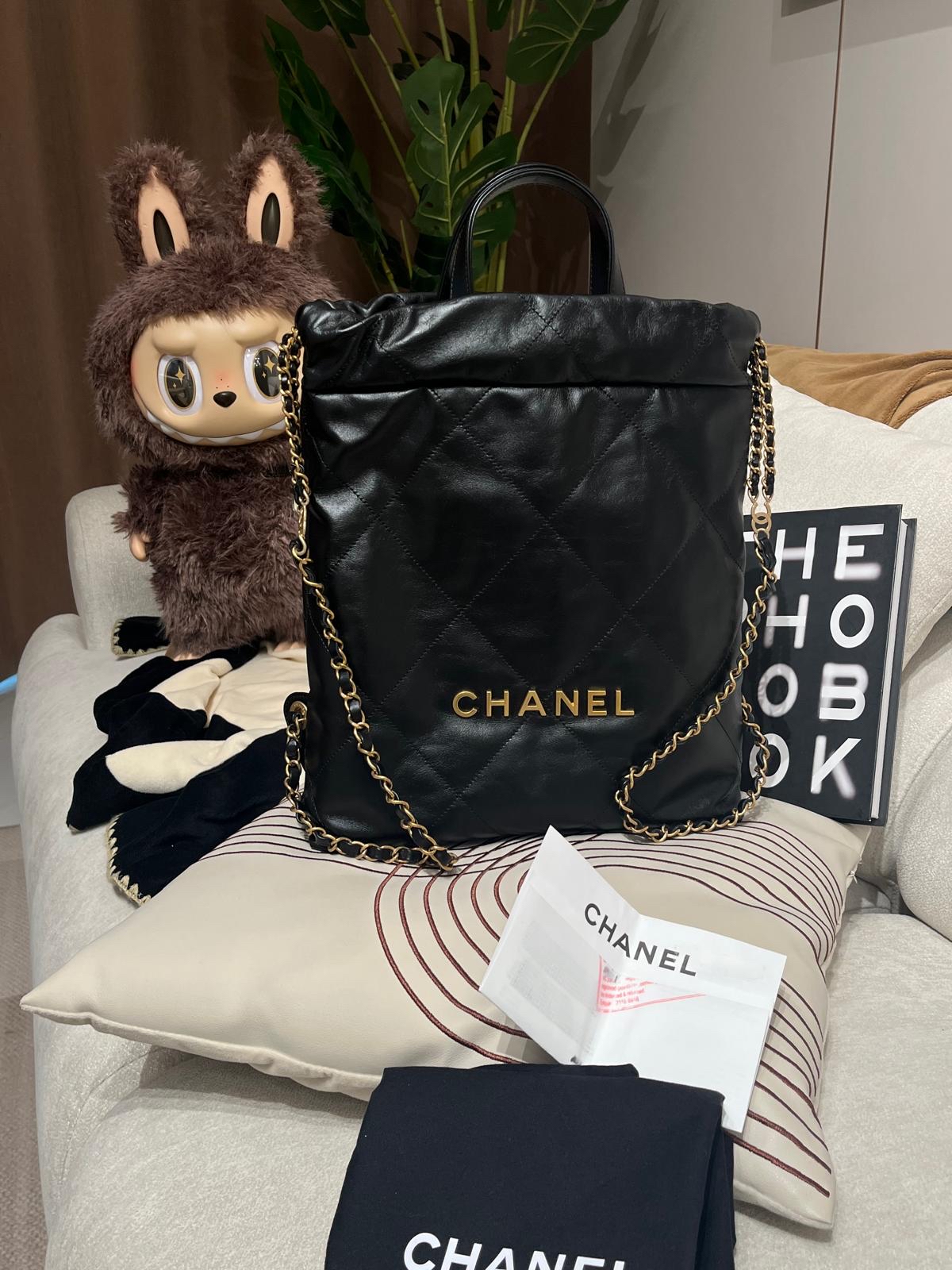 Chanel 22 backpack small 黑色牛皮金鏈, 100%Authentic, 98%new ✅專門店收據✅晶片✅Dust bag