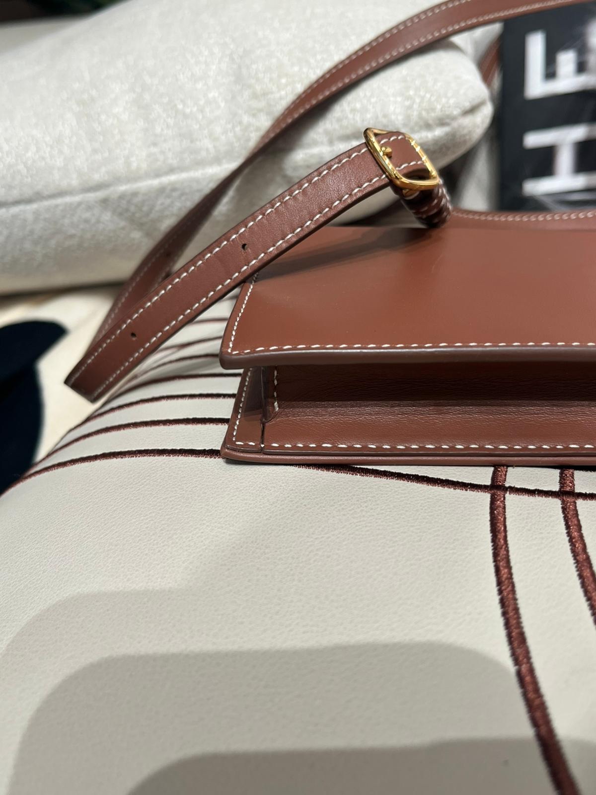 LORO PIANA EXTRA POCHETTE WALLET ON STRAP, 100%Authentic ,95%new 專門店售價$15,300 