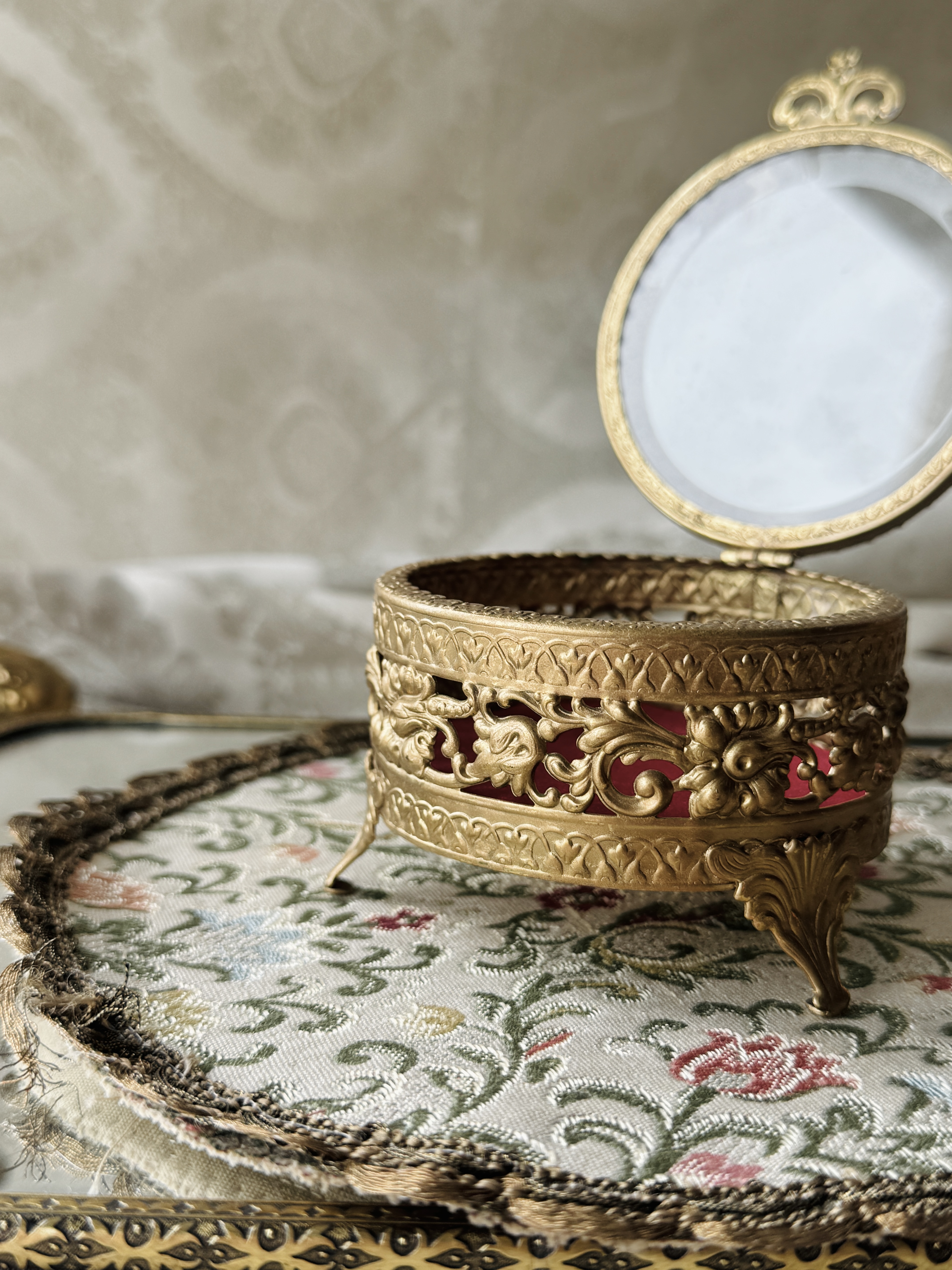 Vintage Mid-Century Round Ormolu Vanity Trinket Box - 8cm(MT2493)