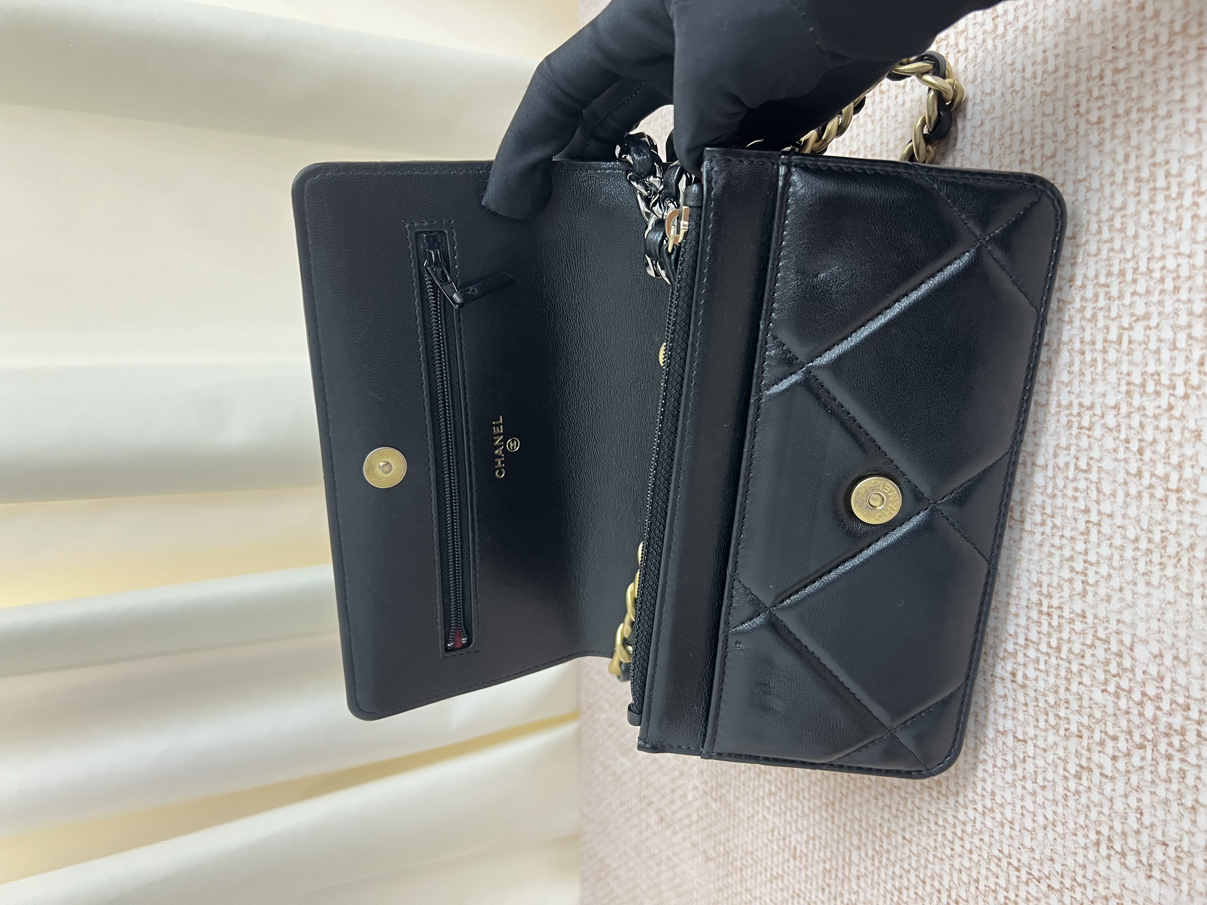 Pre-owned Chanel 19 WOC/ Product Code: 26031304