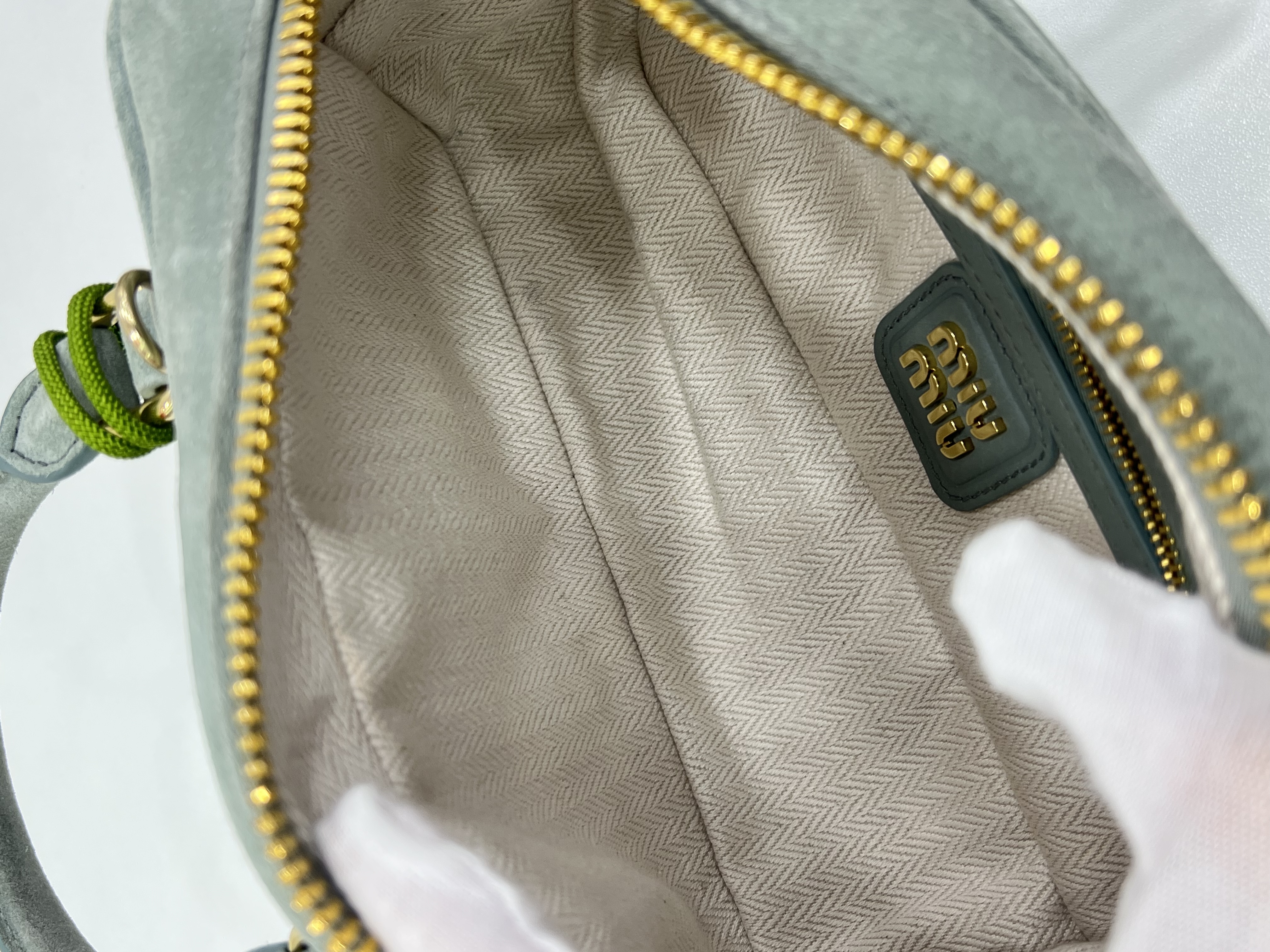 直播貨品 |  [1個-$100 2個-$300］E32