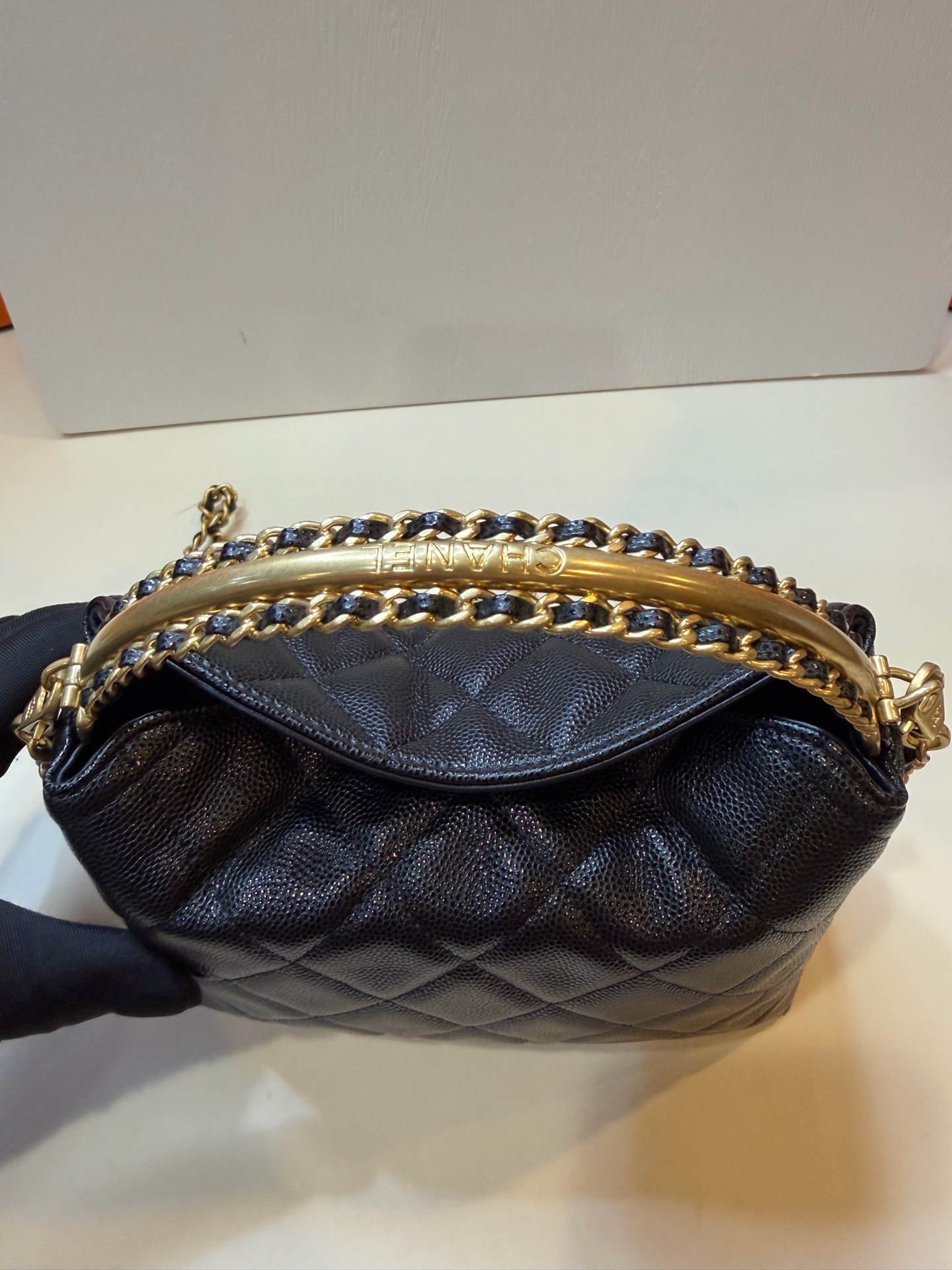 Pre-Owned CHANEL Hobo Handbag / Product Code: 26042529