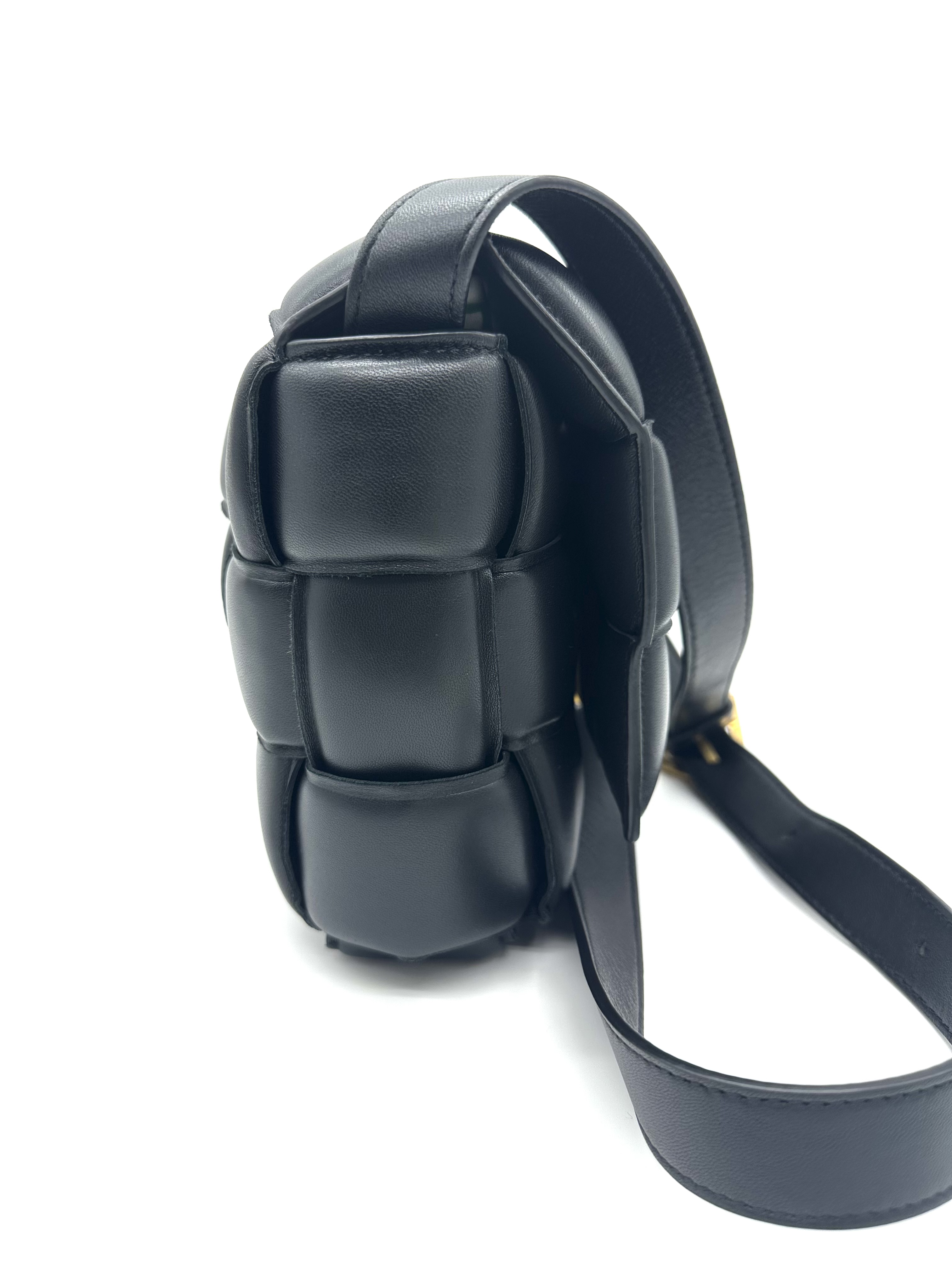 Pre-owned Bottega Veneta Padded Cassette bag/ Product Code: 26031810