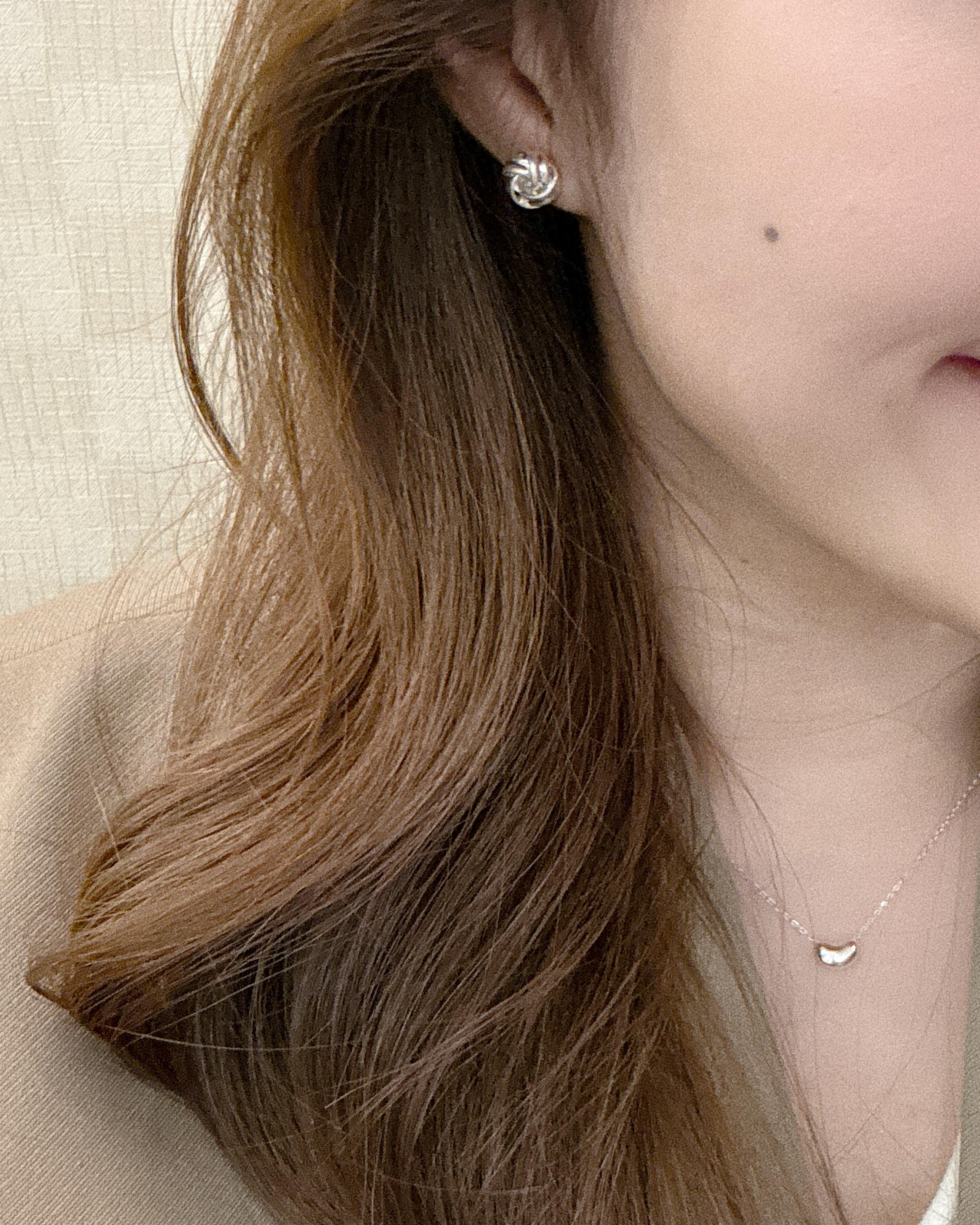 【ACCS.】銀色鈕結緞帶耳環