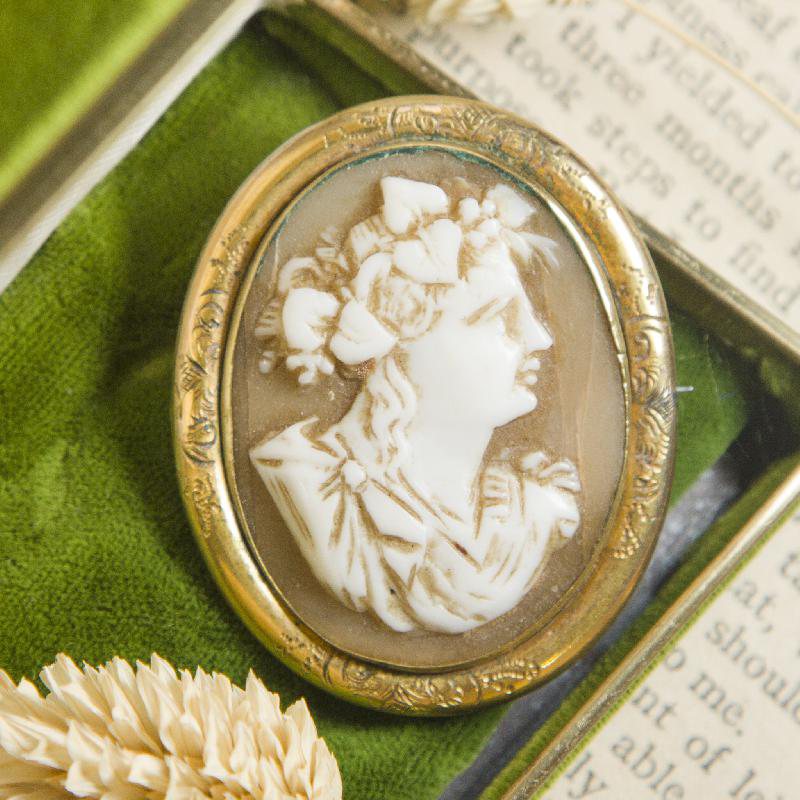 Antique Victorian Shell Cameo Brooch Featuring Greek Style Lady in Engraved Golden Frame(AN101)