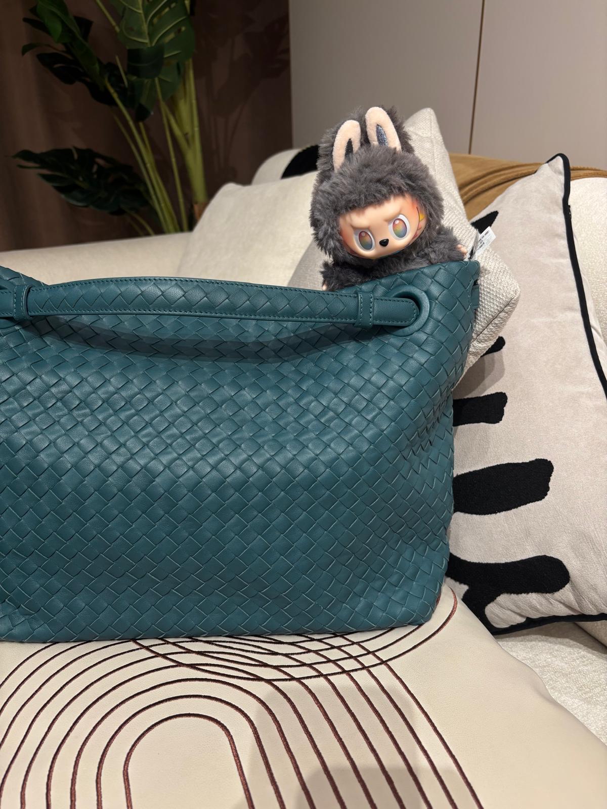 Bottega Veneta BV Shoulder Bag 100%Authentic, 99%New ✅Dust bag